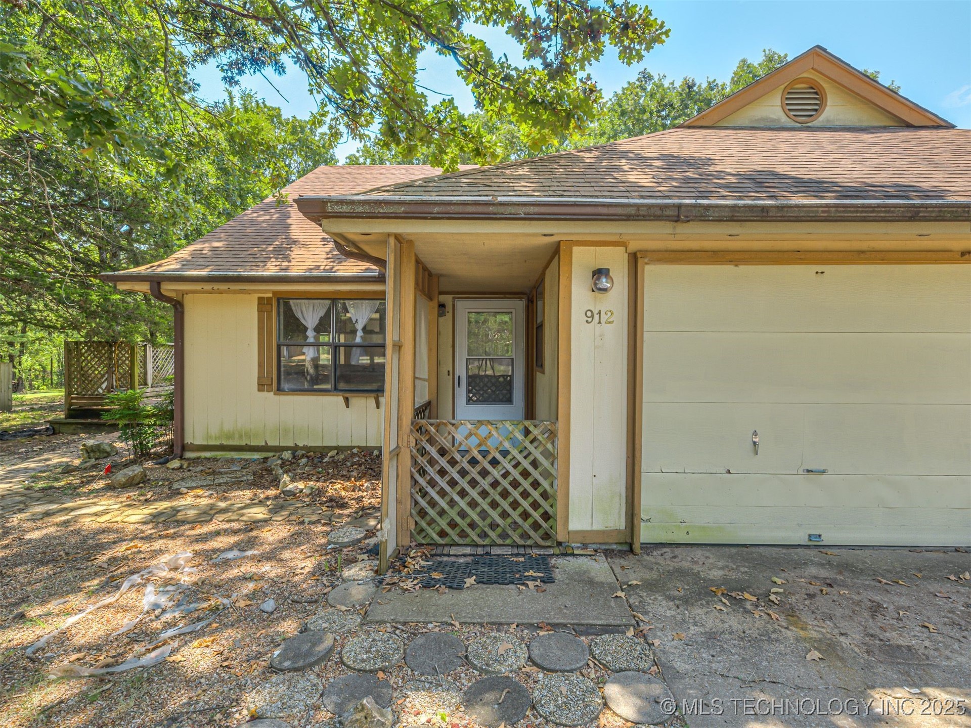 912 Summit Ridge Court Property Photo 7