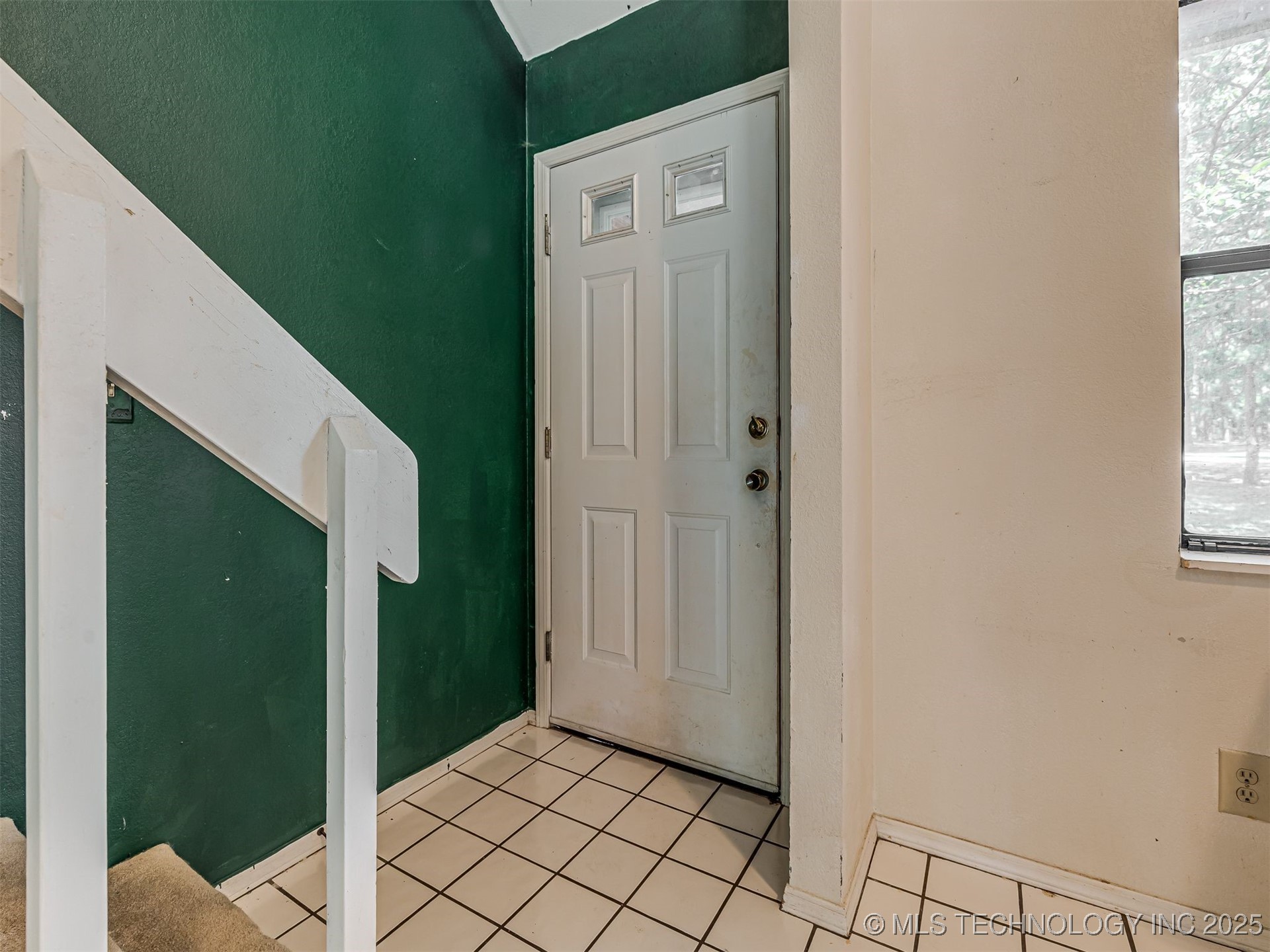 912 Summit Ridge Court Property Photo 8