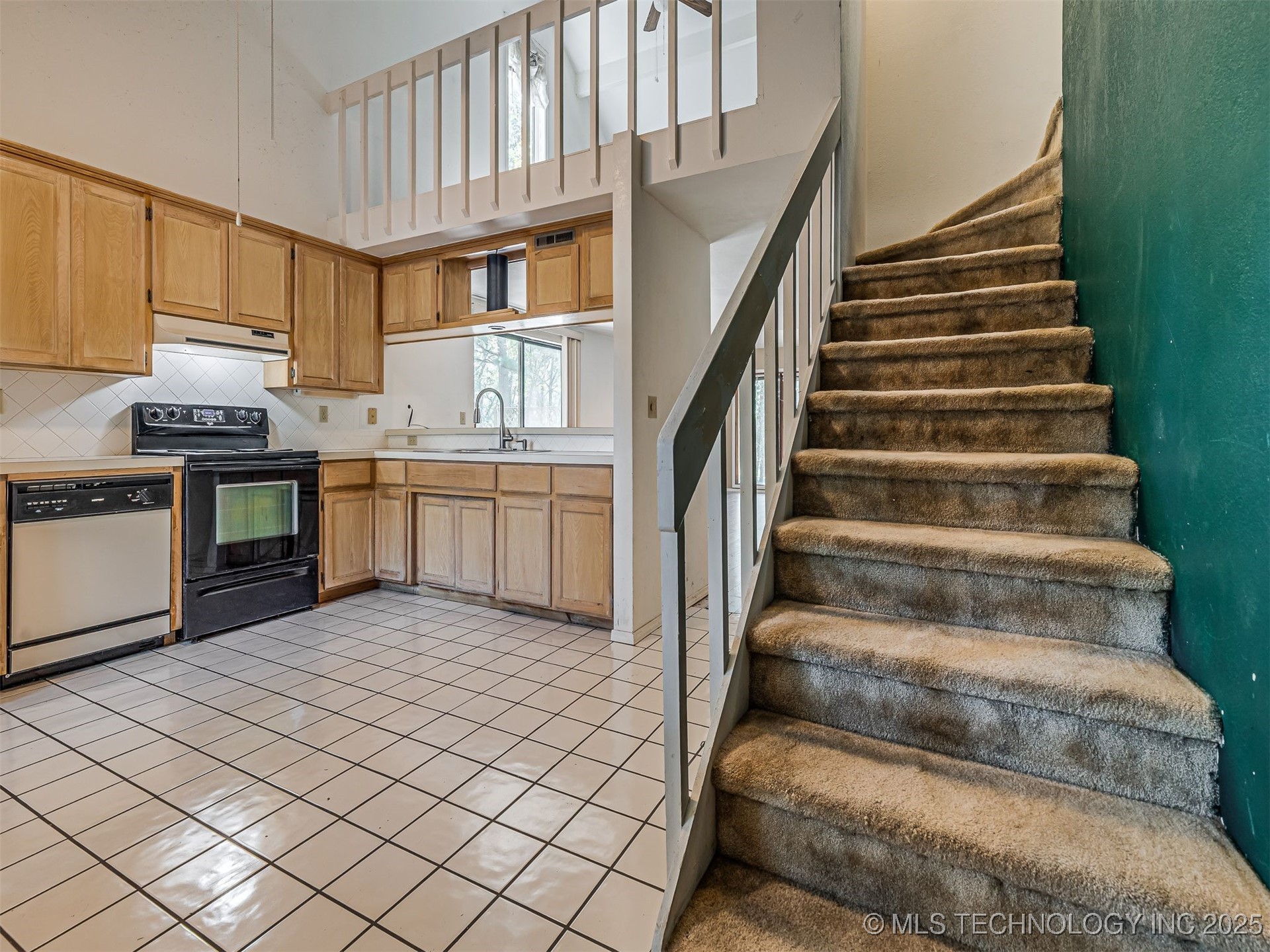 912 Summit Ridge Court Property Photo 9