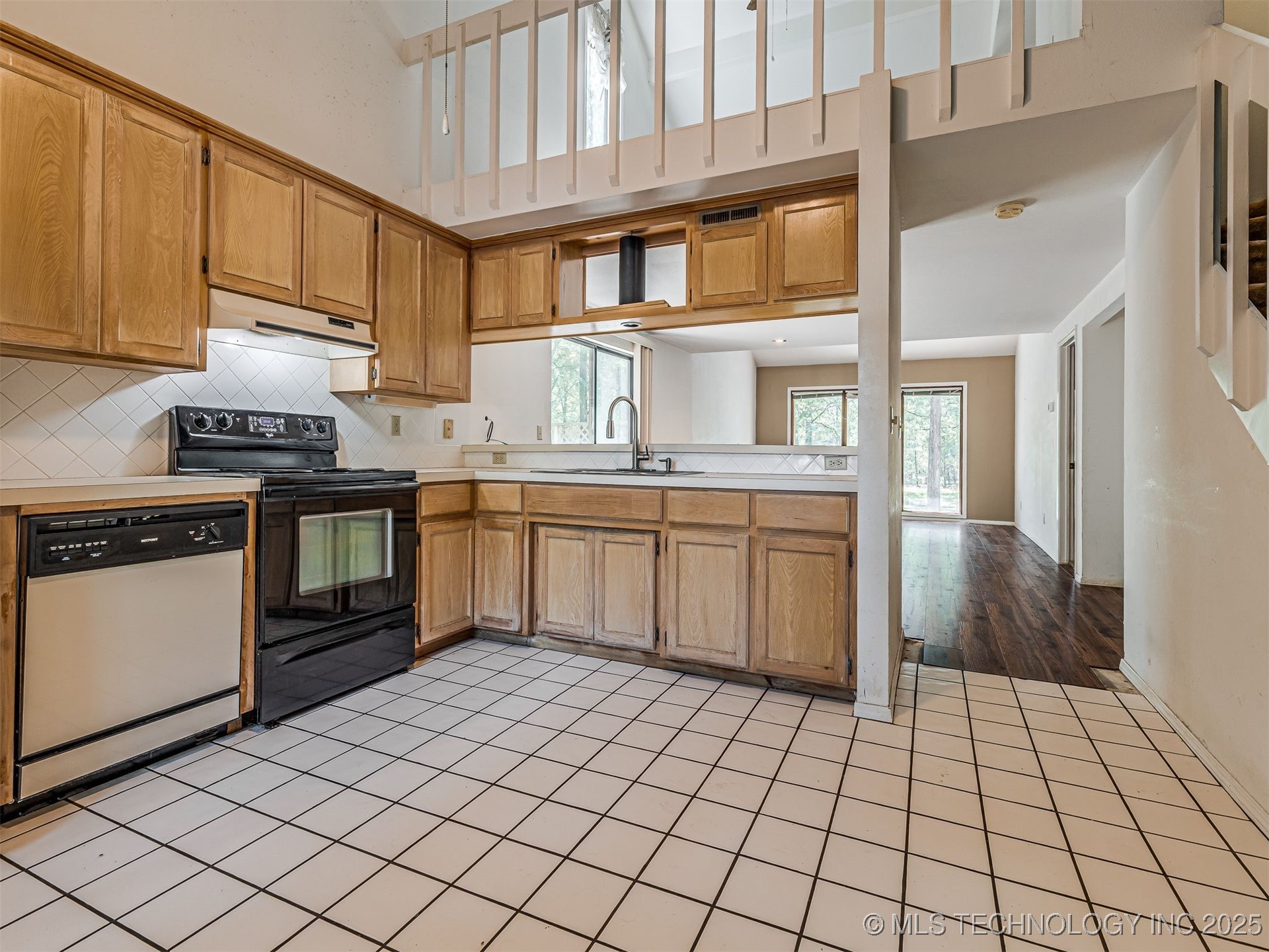 912 Summit Ridge Court Property Photo 17