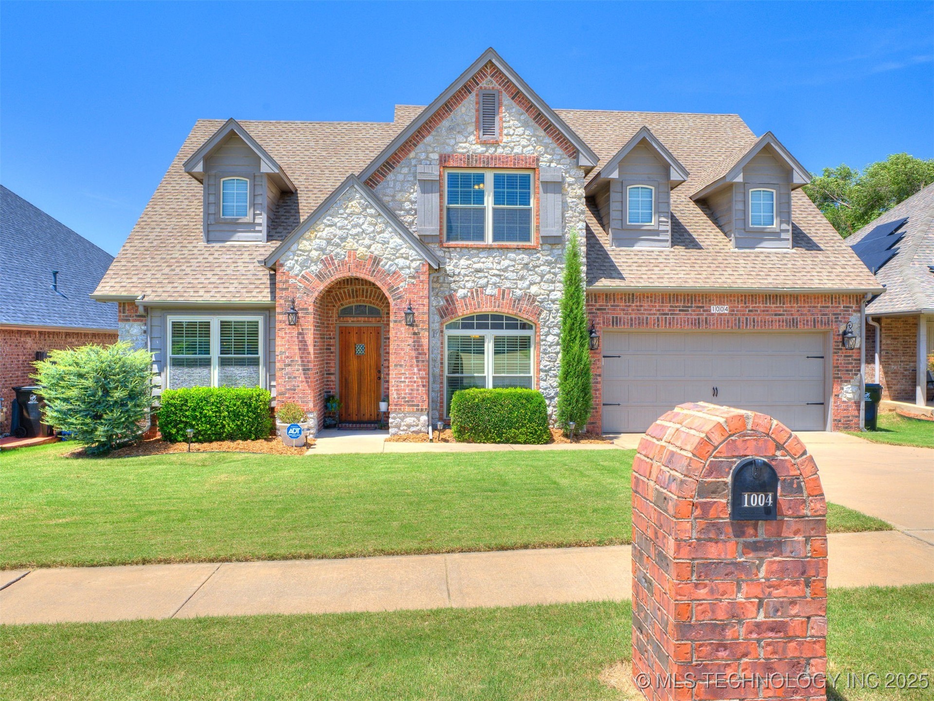 1004 W Elmira Street Property Photo 2