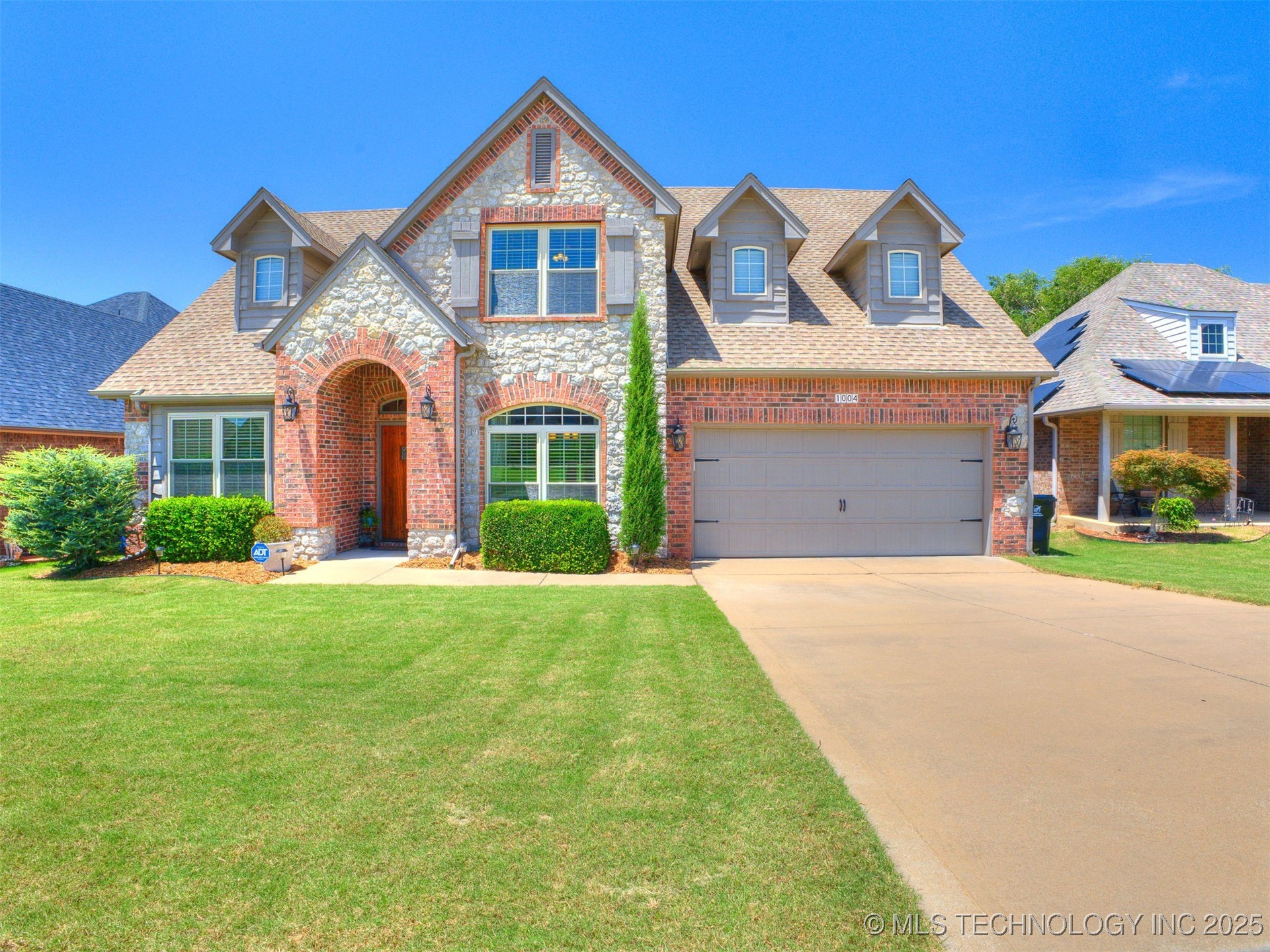 1004 W Elmira Street Property Photo 3