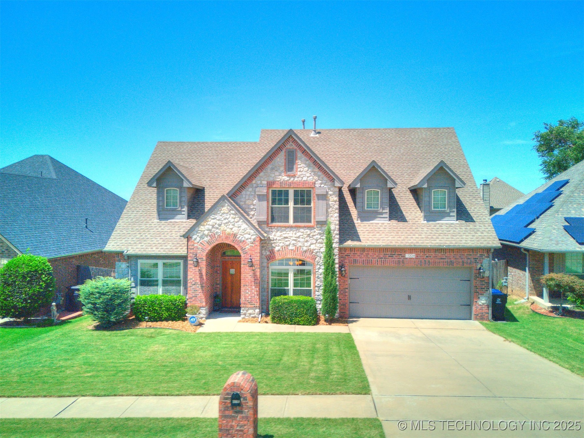 1004 W Elmira Street Property Photo 4