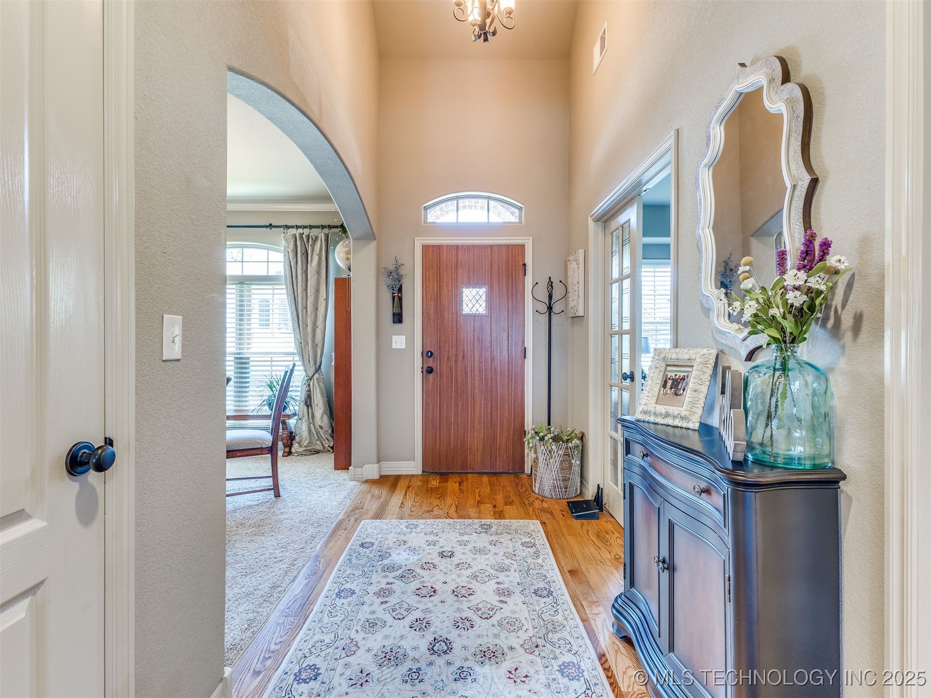 1004 W Elmira Street Property Photo 9