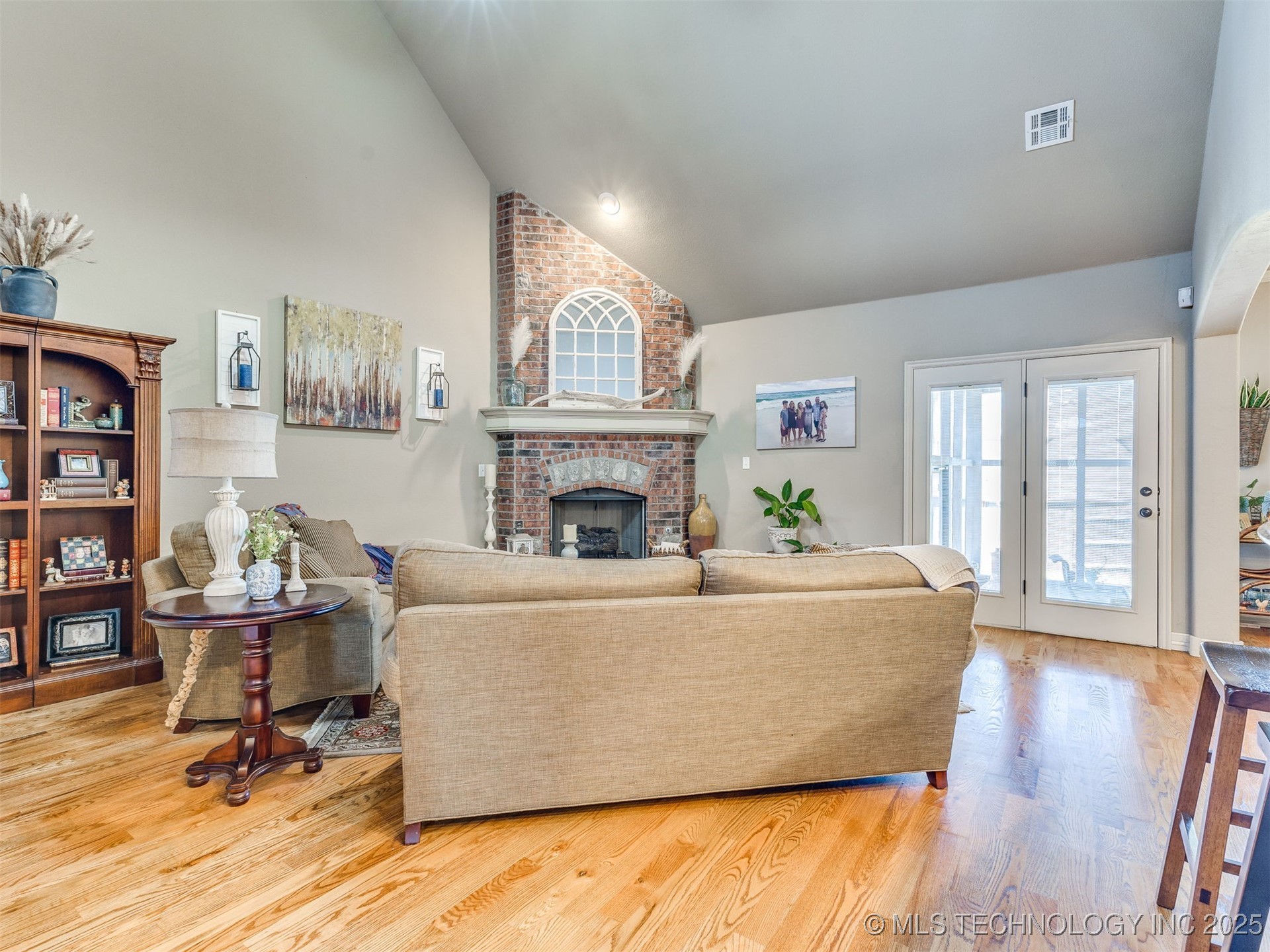 1004 W Elmira Street Property Photo 11