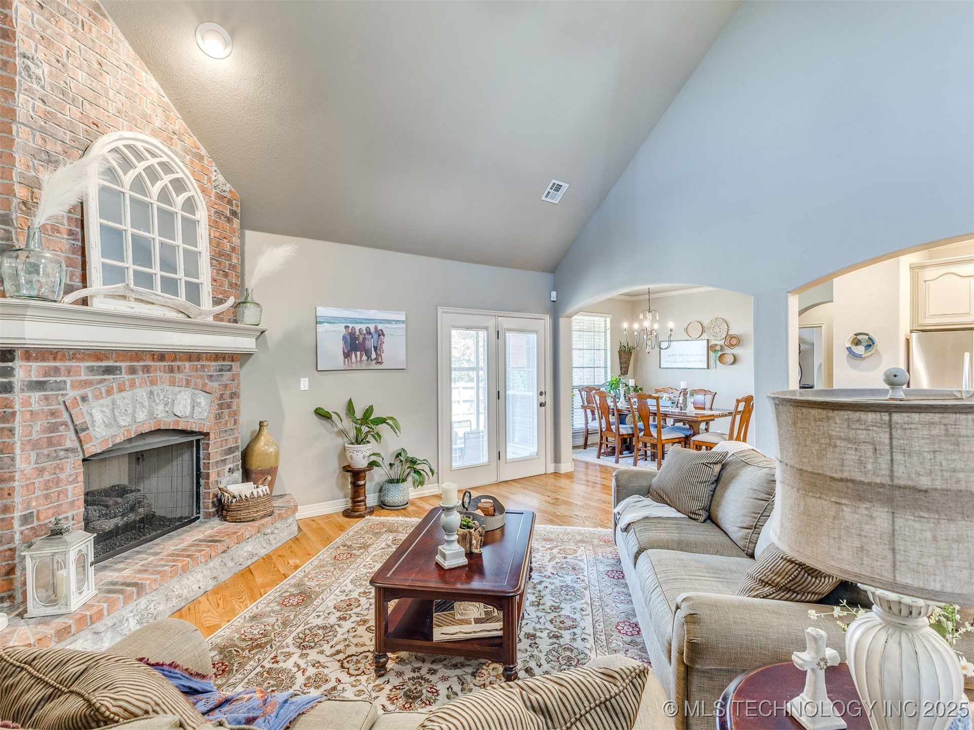 1004 W Elmira Street Property Photo 13