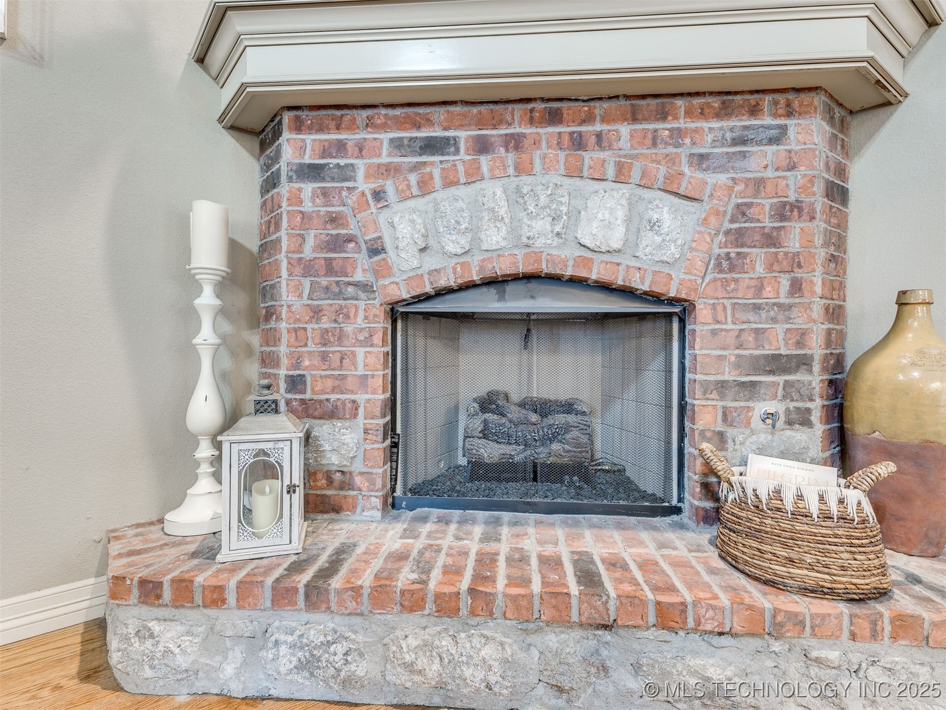 1004 W Elmira Street Property Photo 15