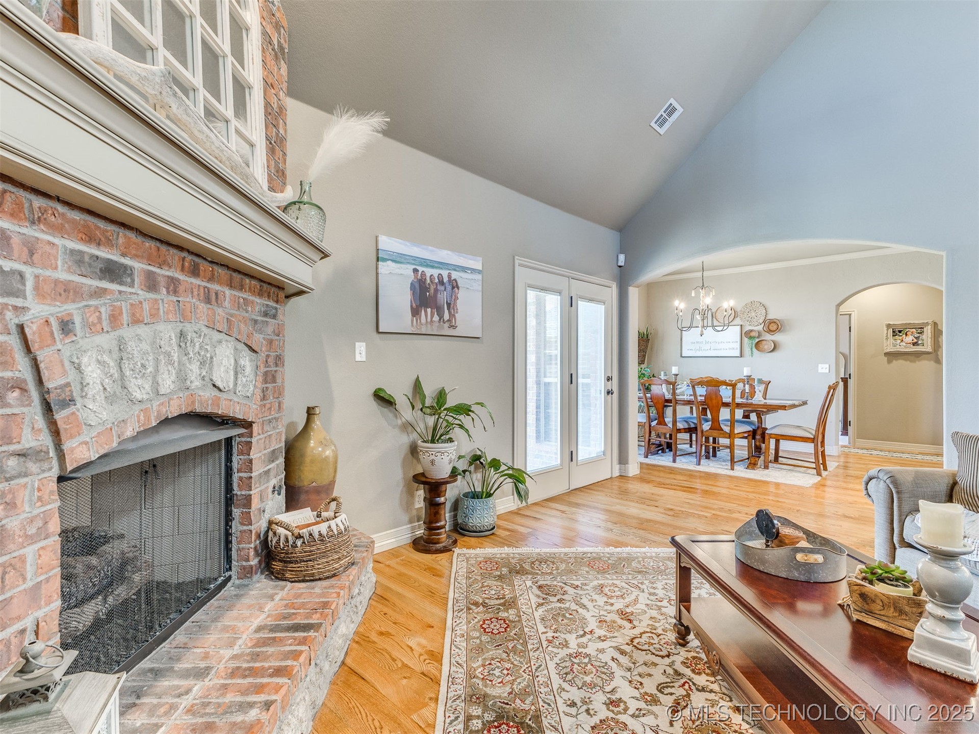 1004 W Elmira Street Property Photo 16