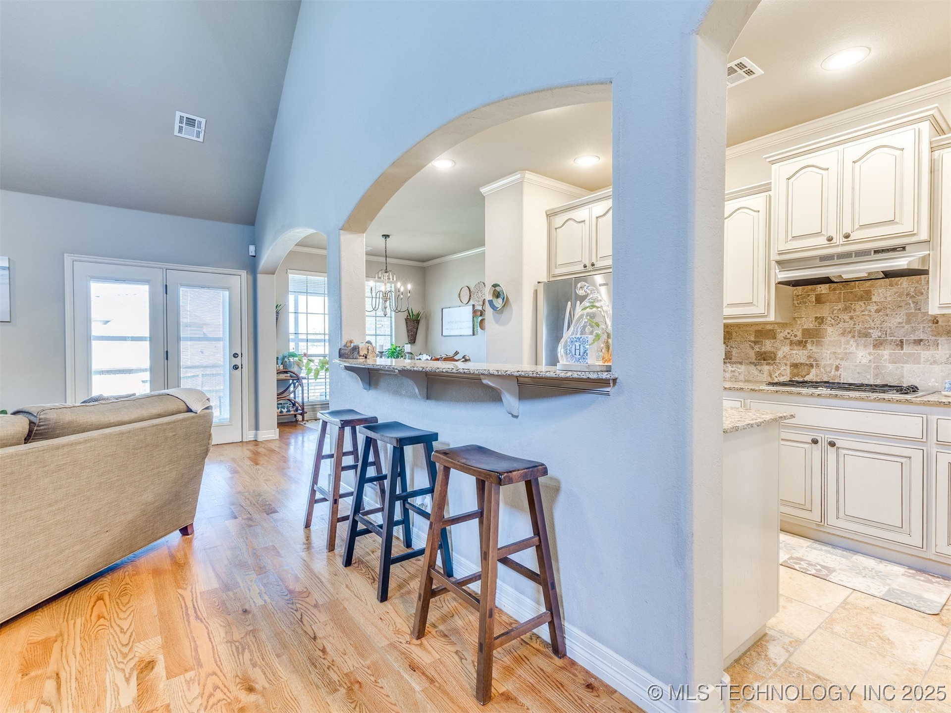 1004 W Elmira Street Property Photo 18