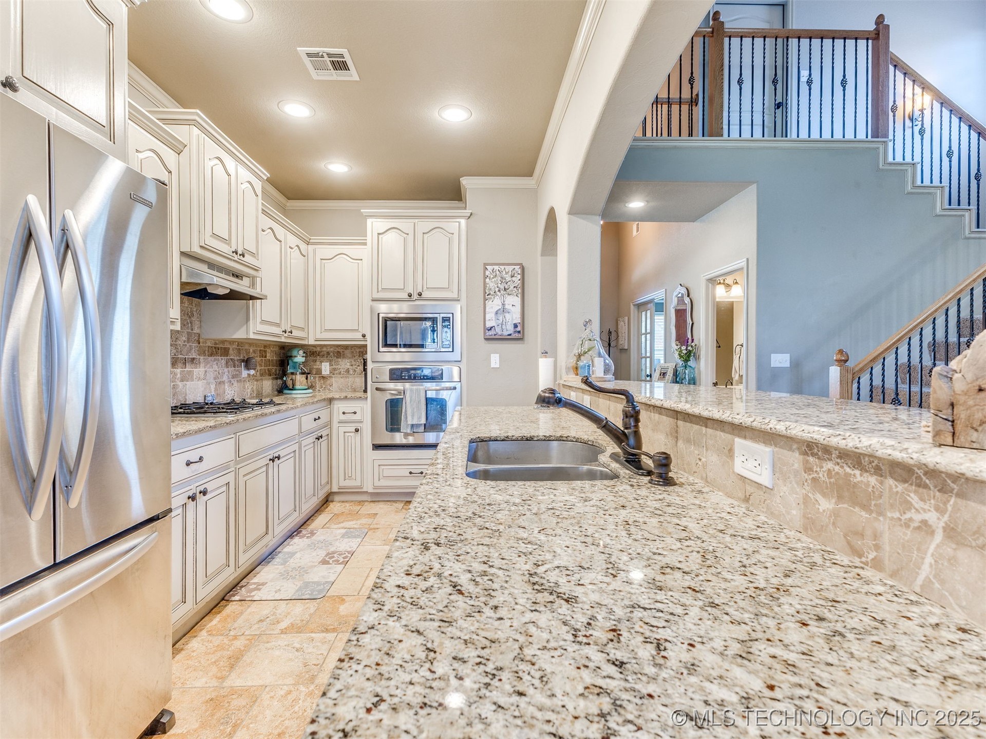 1004 W Elmira Street Property Photo 19