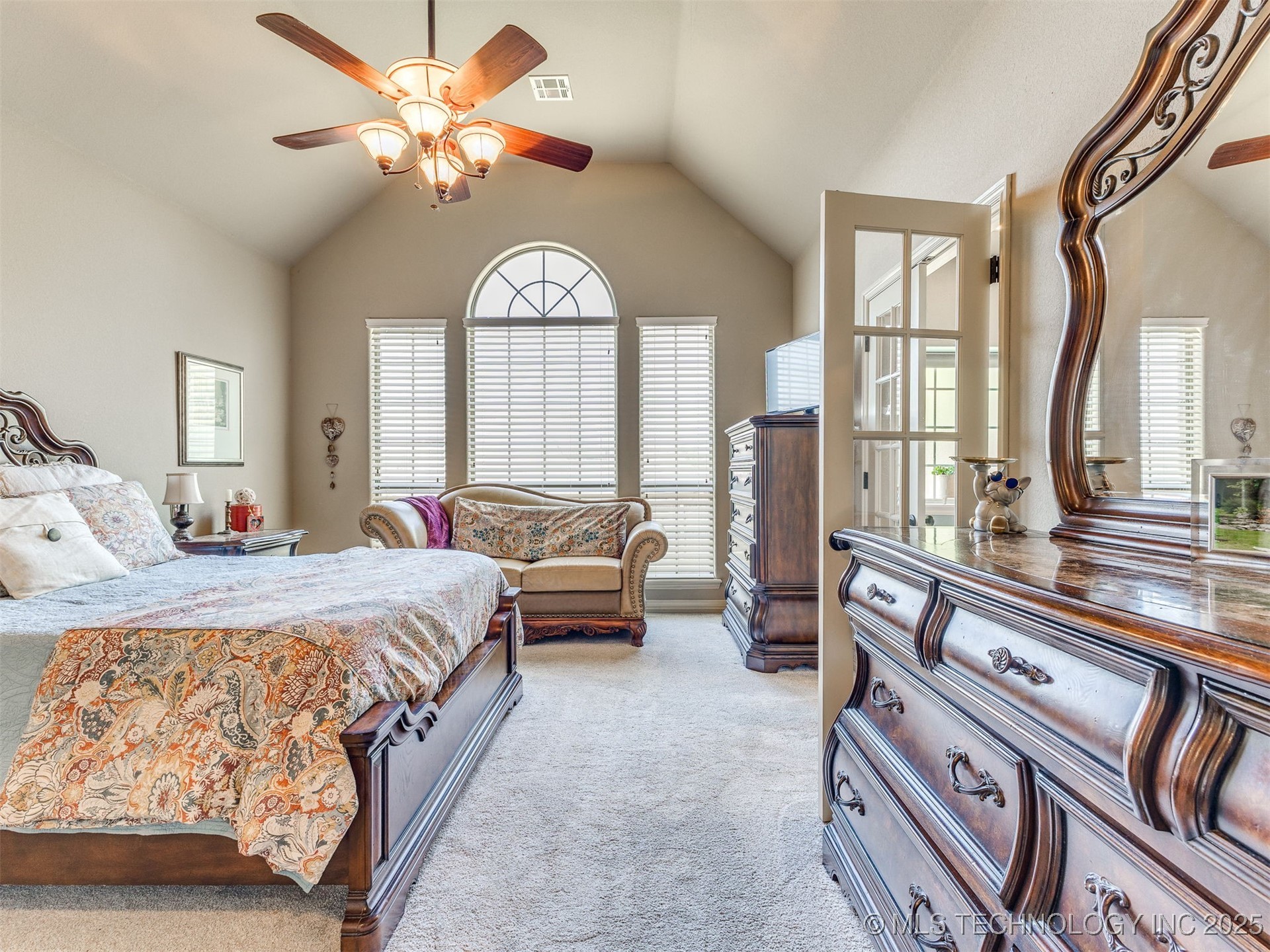 1004 W Elmira Street Property Photo 26