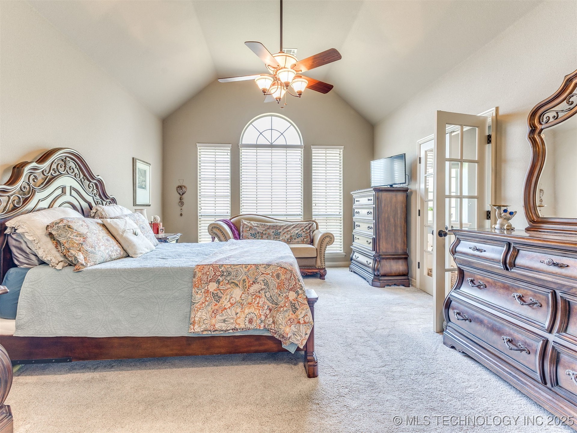 1004 W Elmira Street Property Photo 28