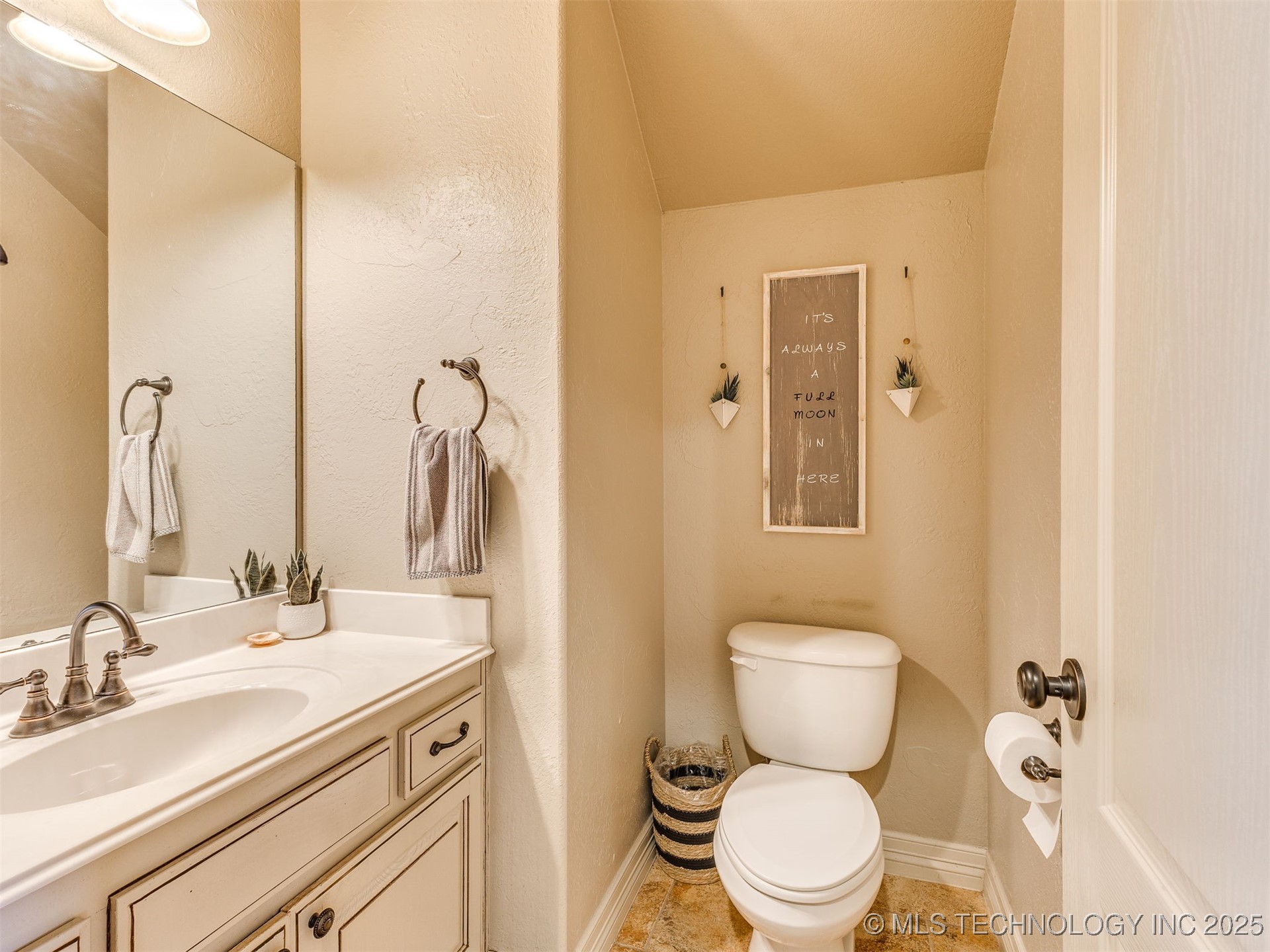 1004 W Elmira Street Property Photo 34