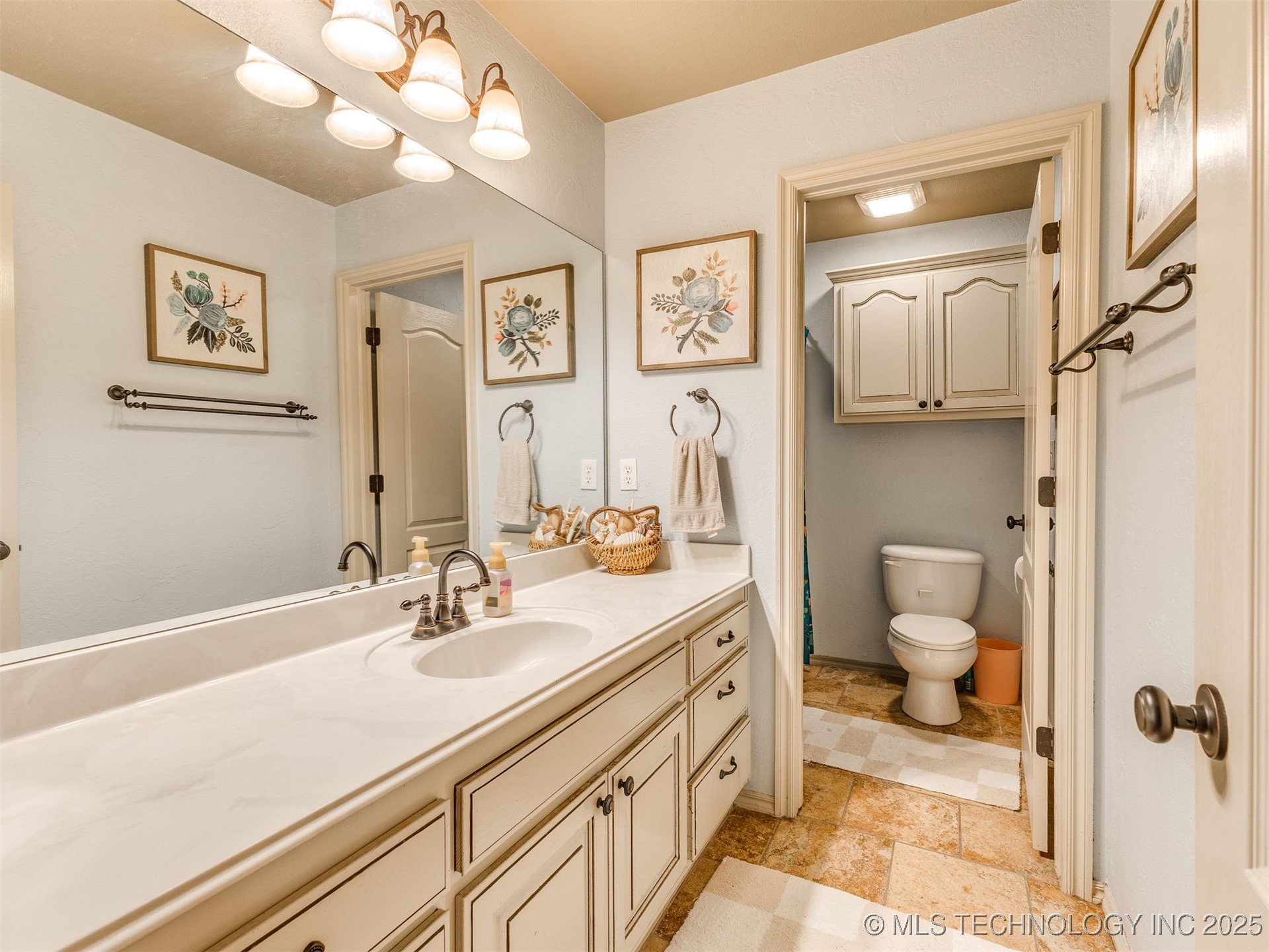 1004 W Elmira Street Property Photo 41