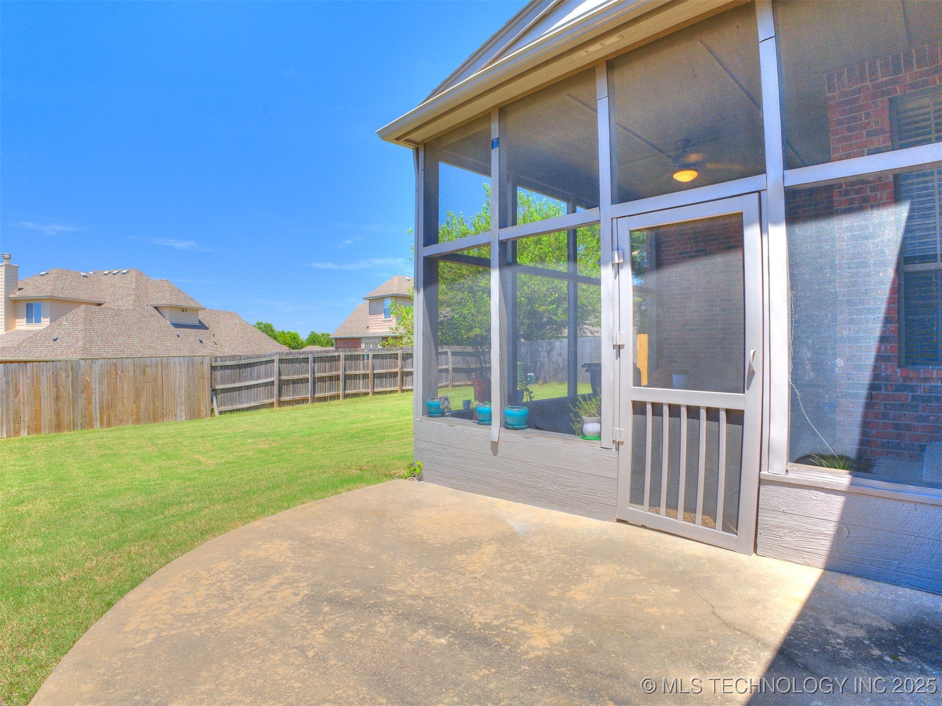 1004 W Elmira Street Property Photo 48