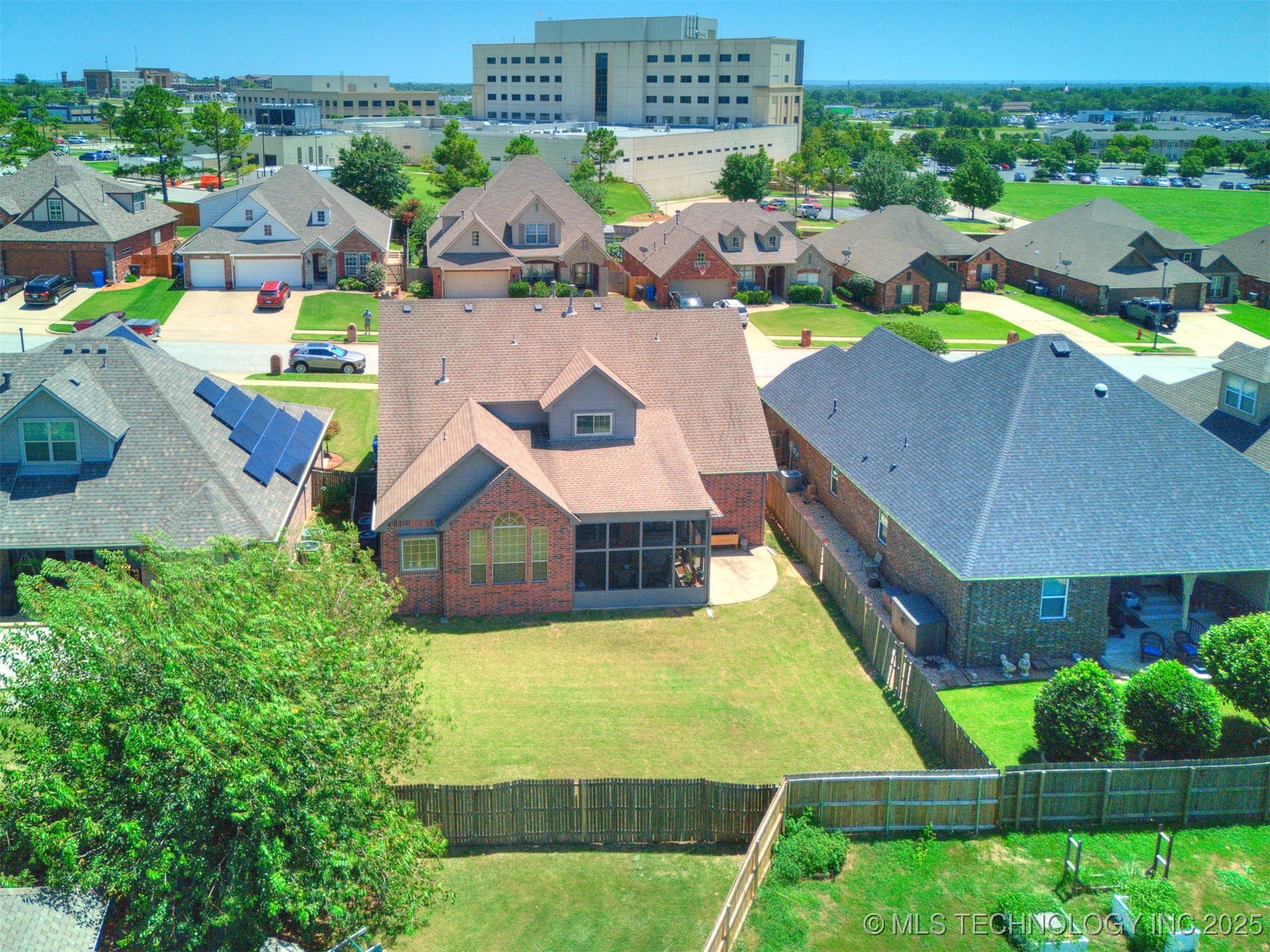 1004 W Elmira Street Property Photo 52