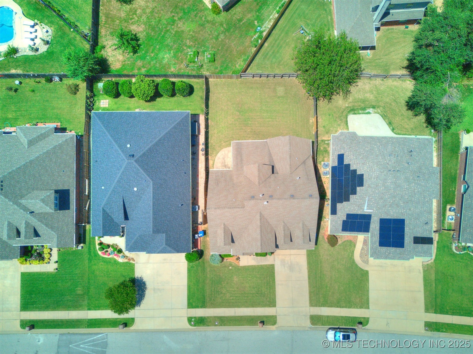 1004 W Elmira Street Property Photo 53