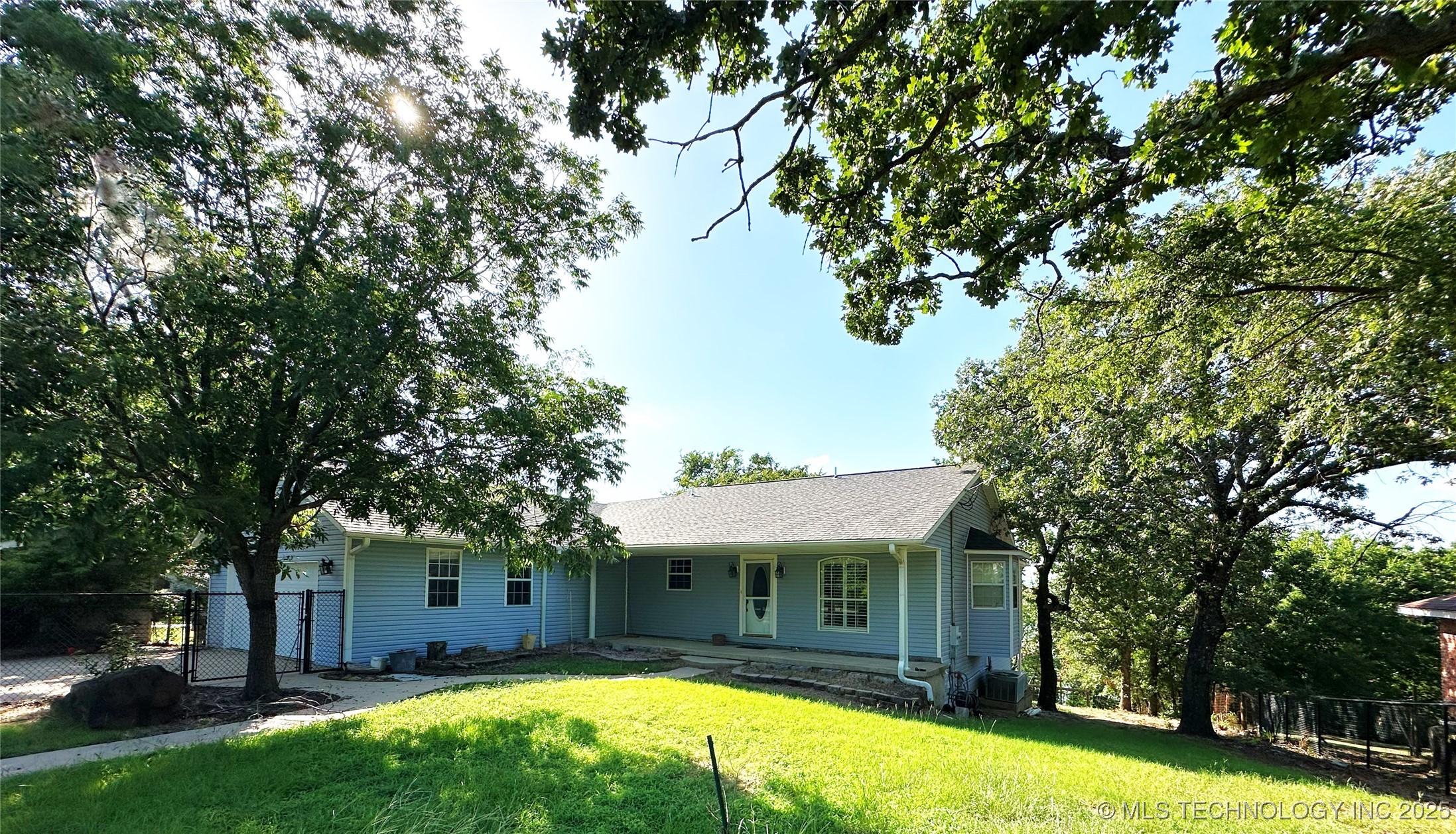 5381 Hilltop Property Photo 2