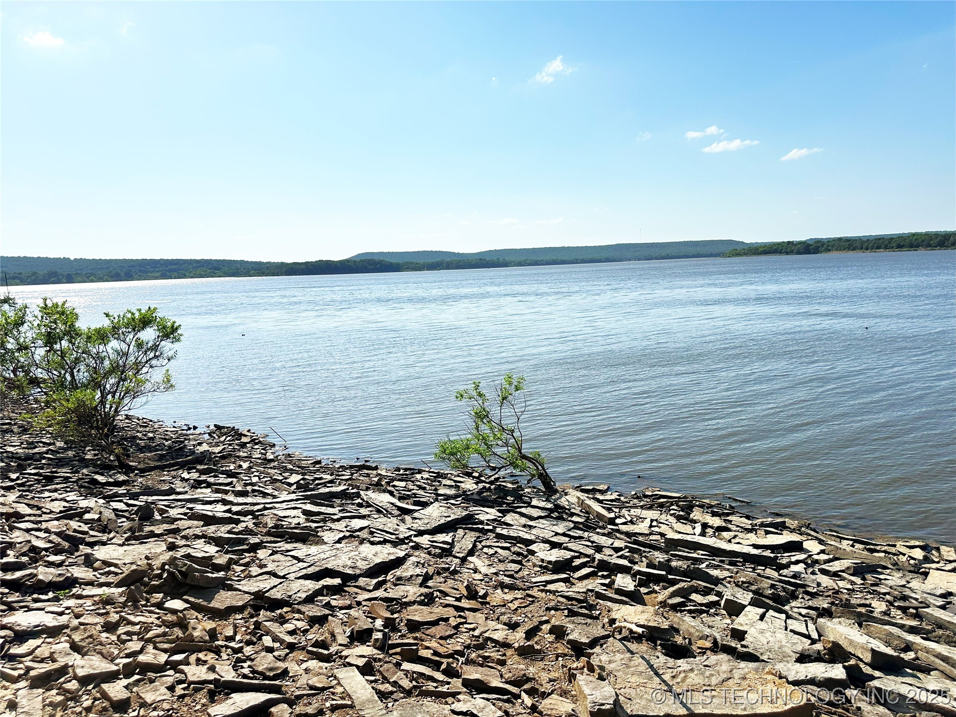 5381 Hilltop Property Photo 3