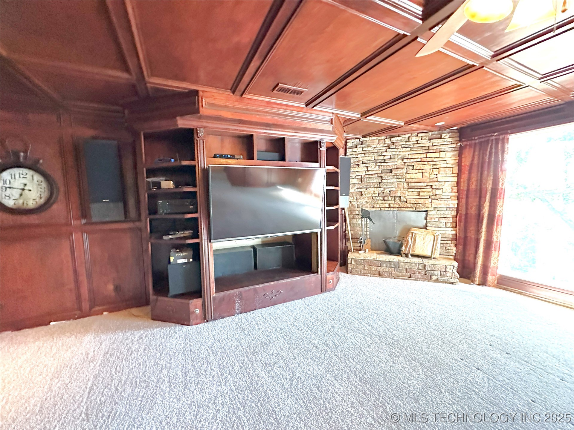 5381 Hilltop Property Photo 6