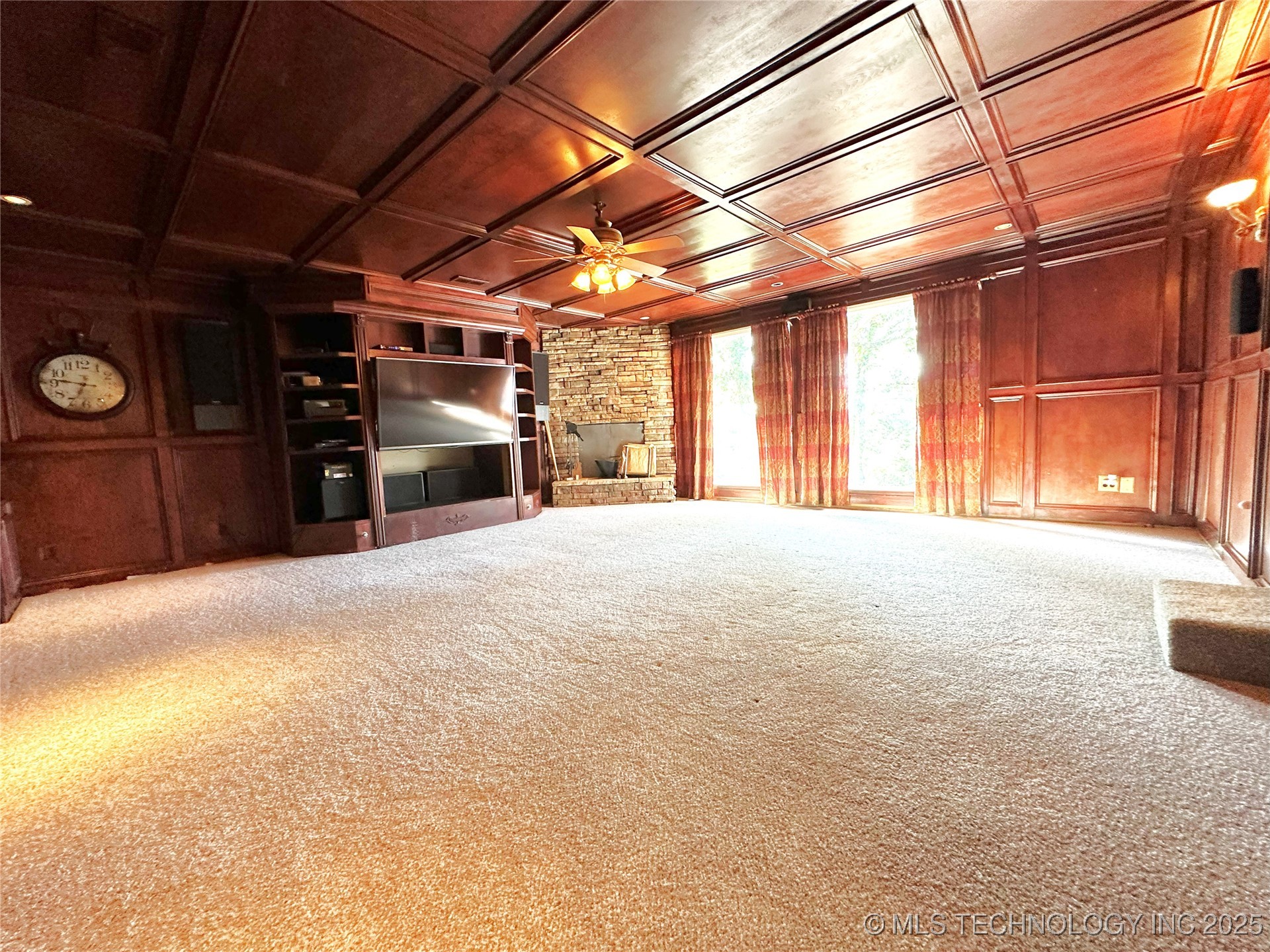 5381 Hilltop Property Photo 7