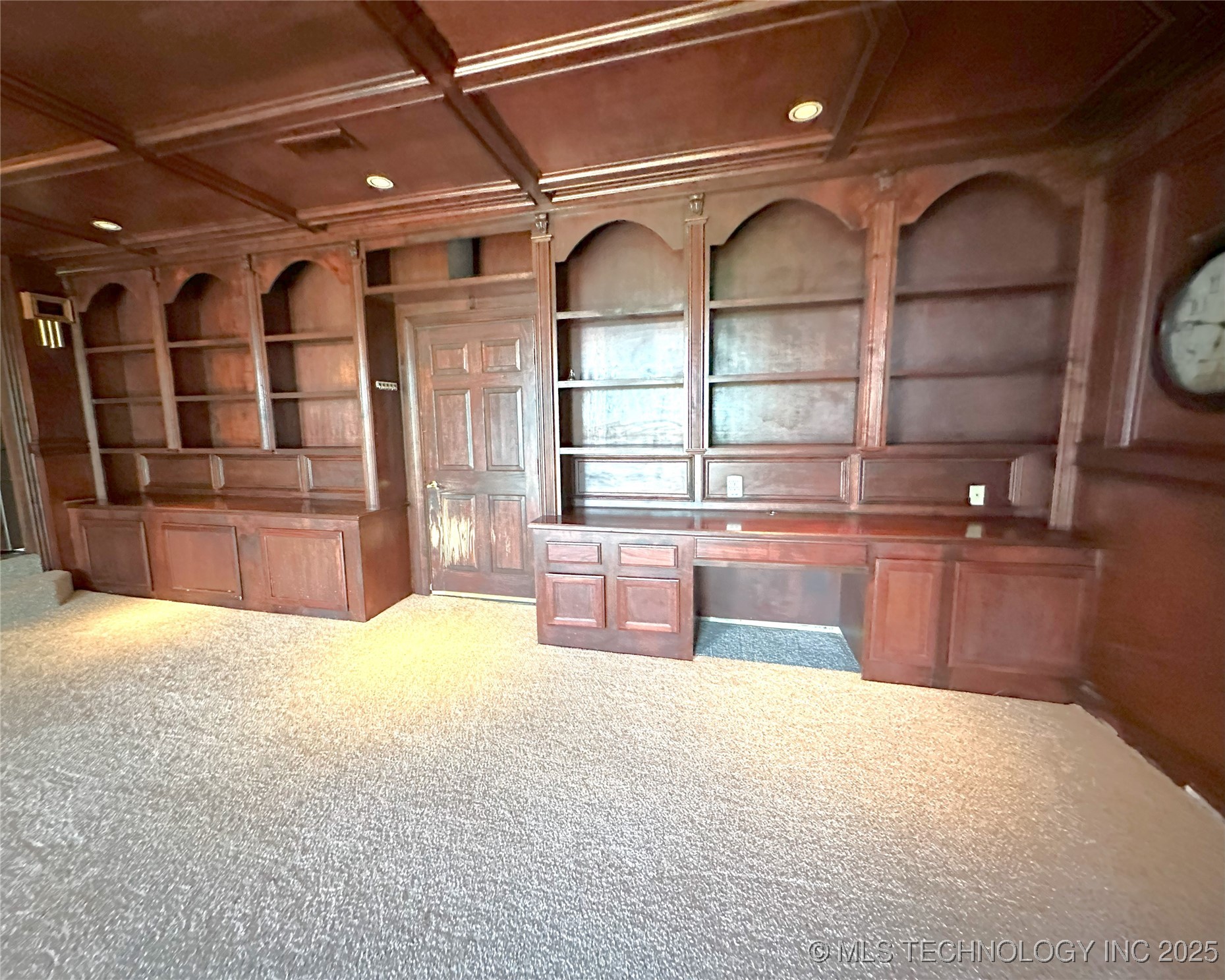 5381 Hilltop Property Photo 8