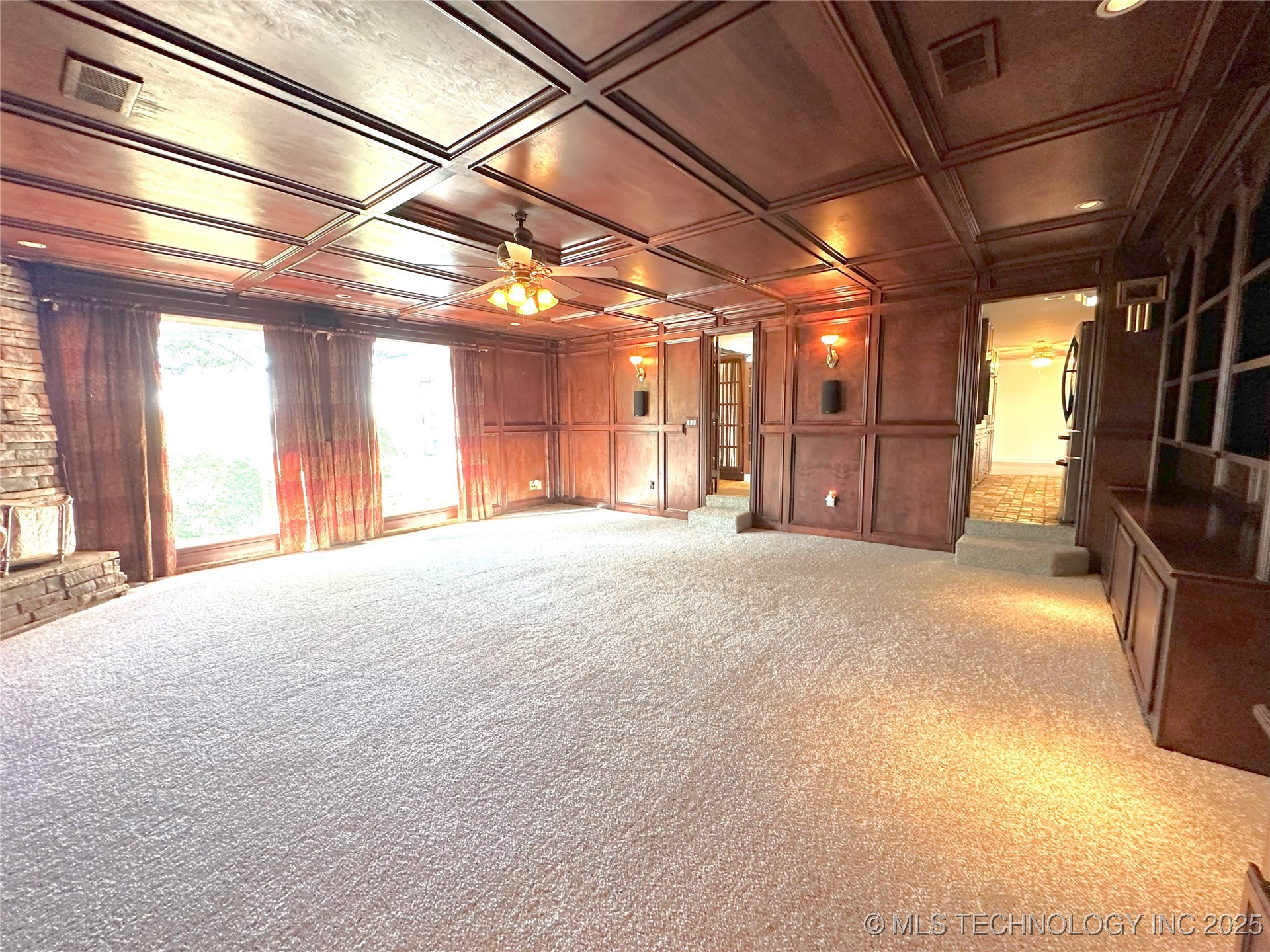 5381 Hilltop Property Photo 9