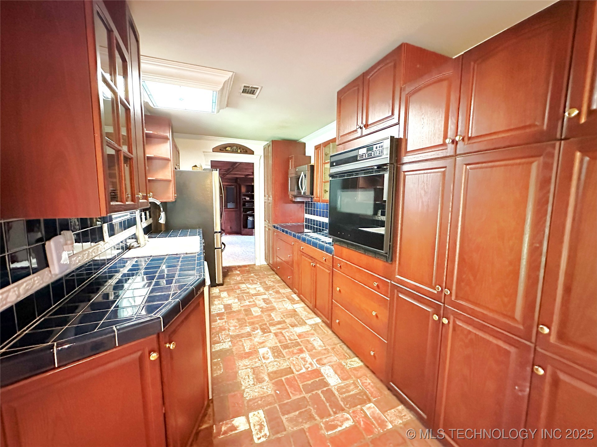 5381 Hilltop Property Photo 10