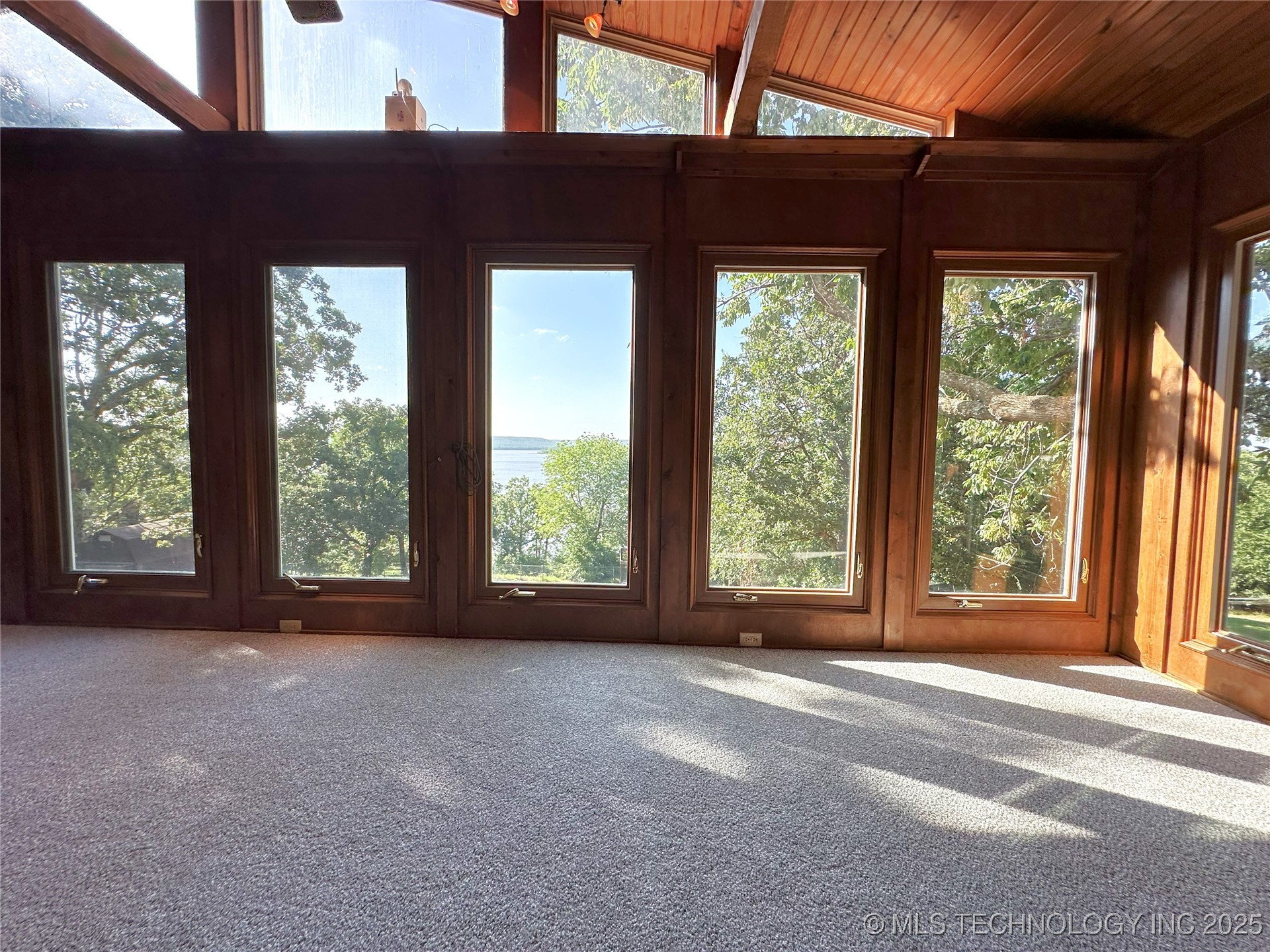 5381 Hilltop Property Photo 22