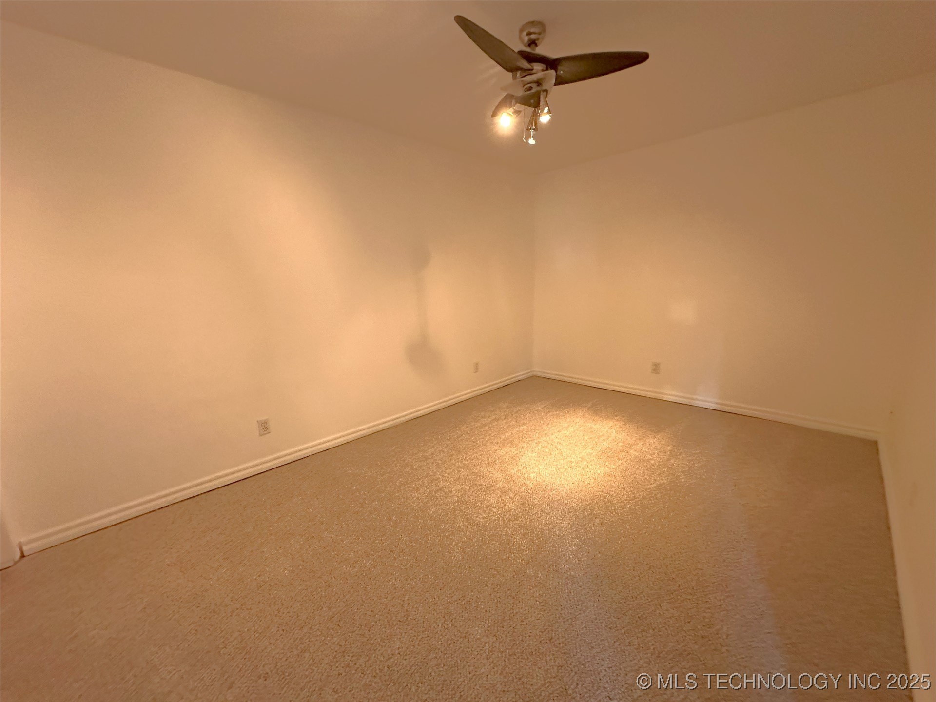 5381 Hilltop Property Photo 34