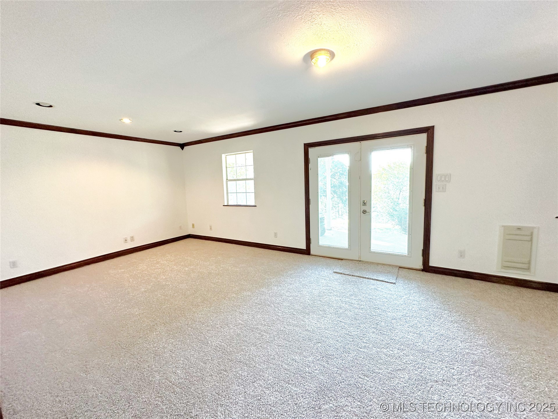 5381 Hilltop Property Photo 39