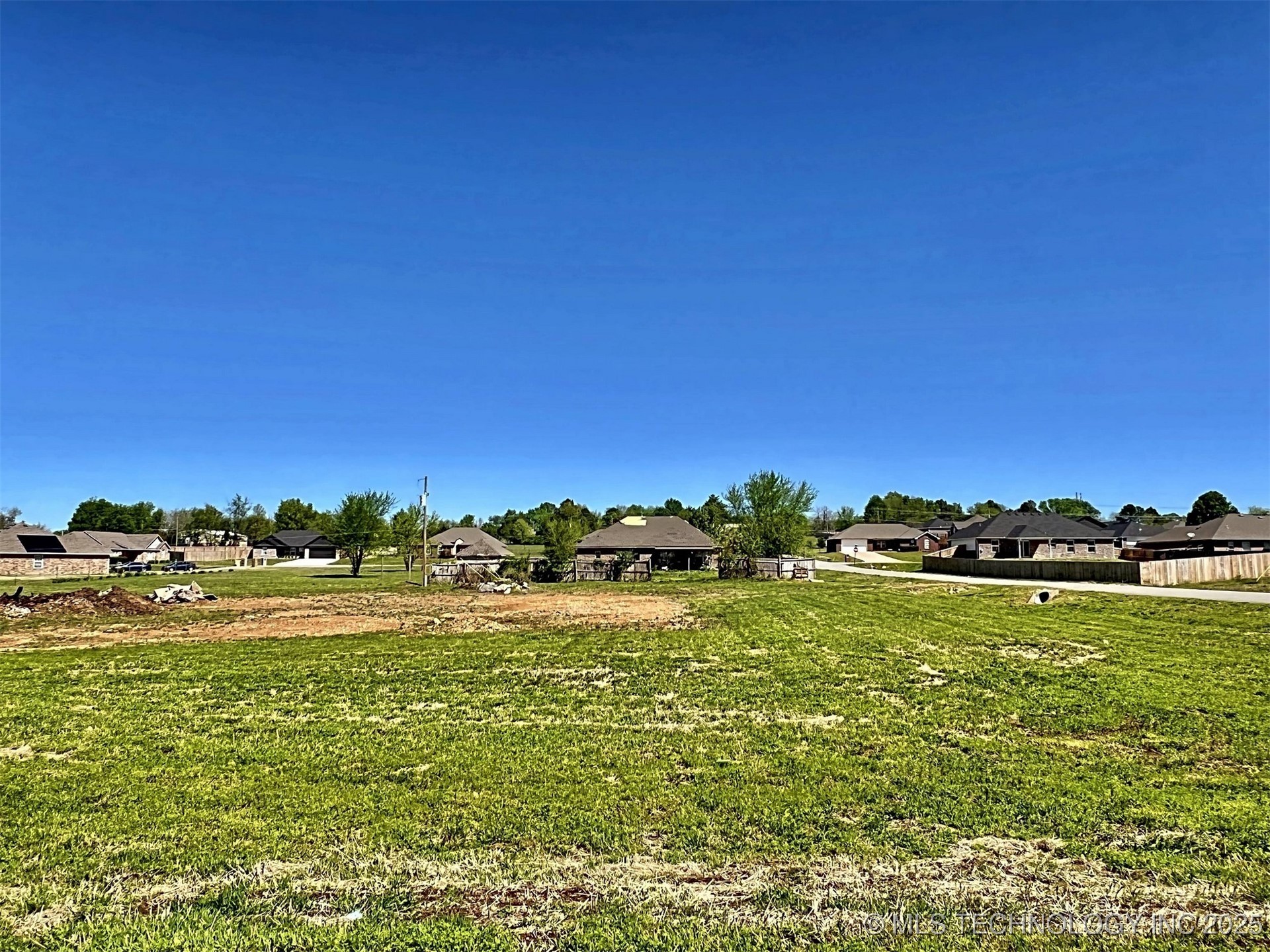 17540 W Tray Road Property Photo 1