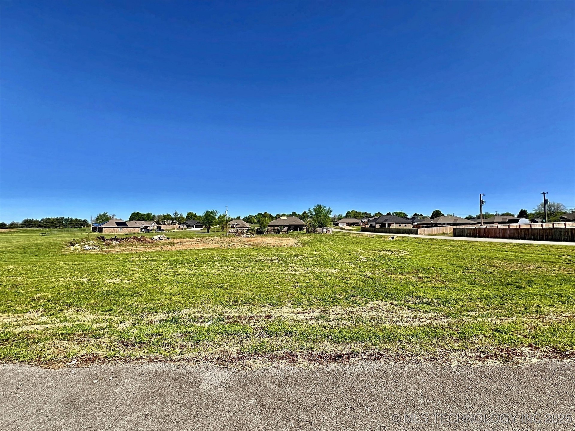 17540 W Tray Road Property Photo 2