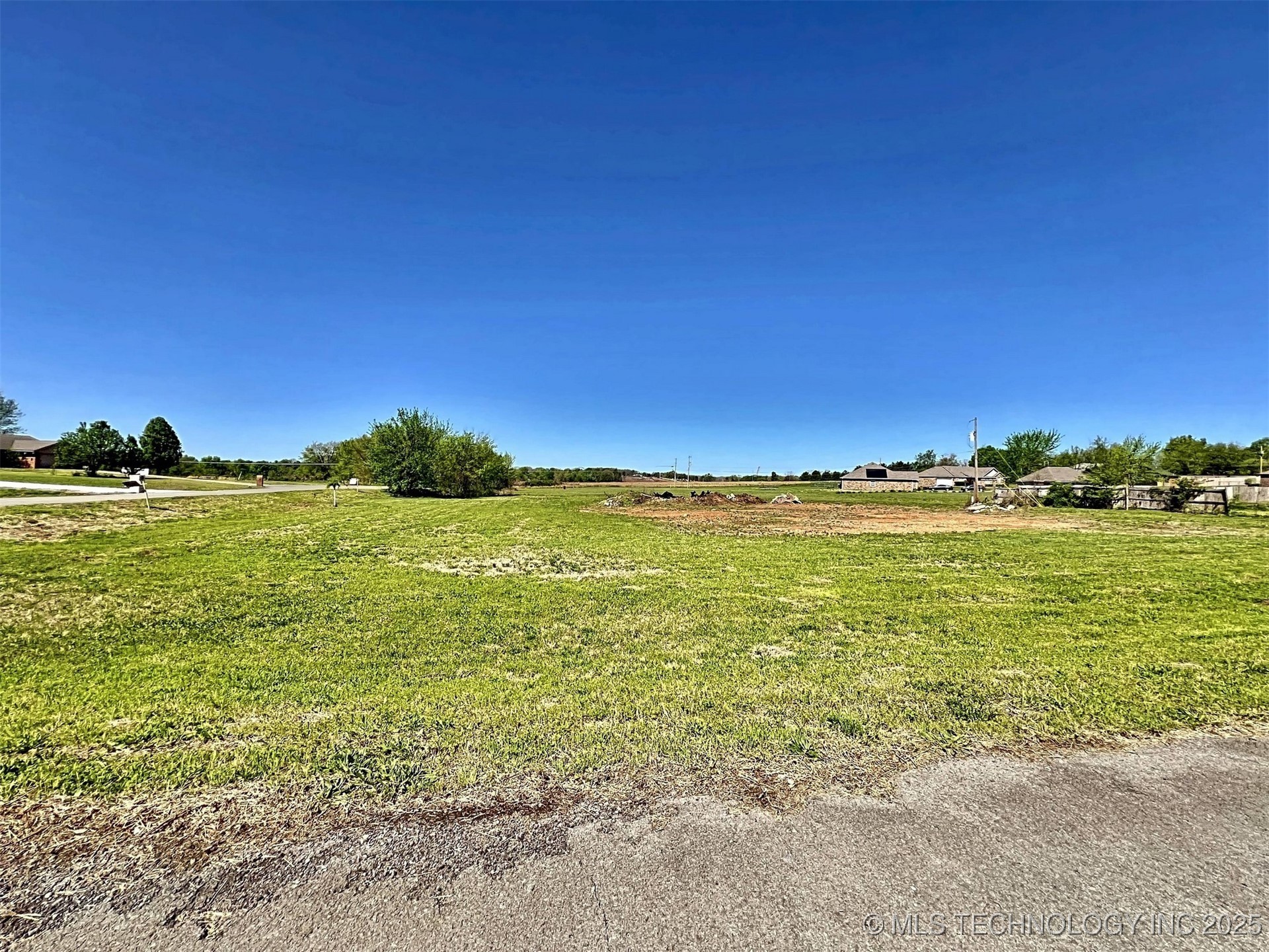 17540 W Tray Road Property Photo 3