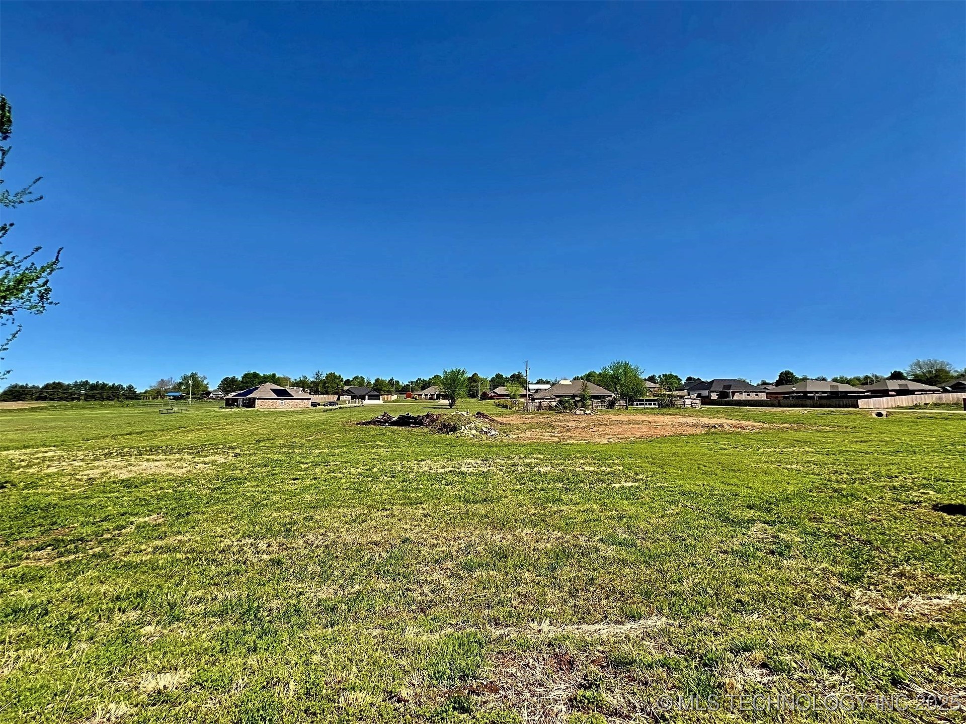 17530 W Tray Road Property Photo 1