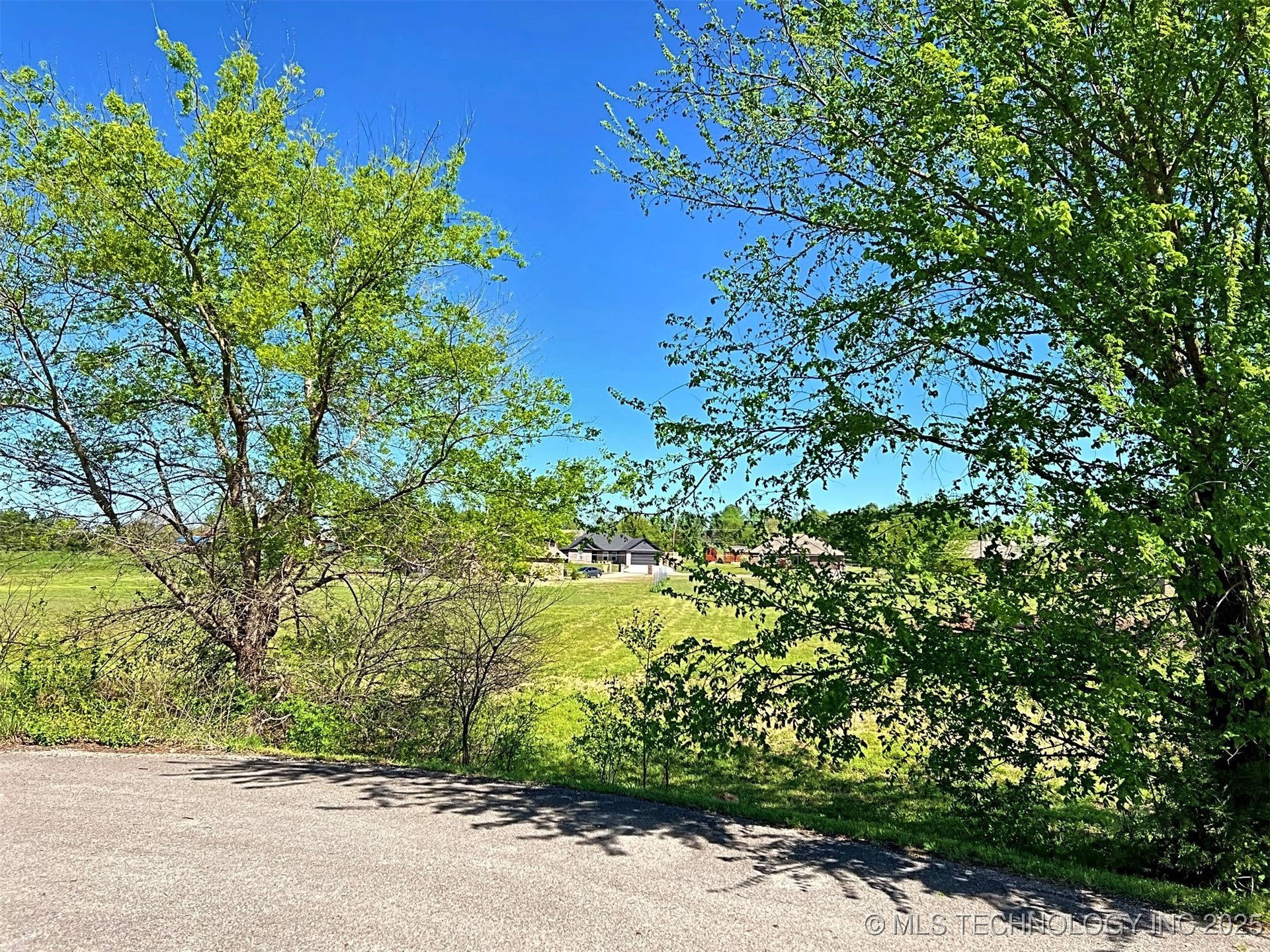 17530 W Tray Road Property Photo 3