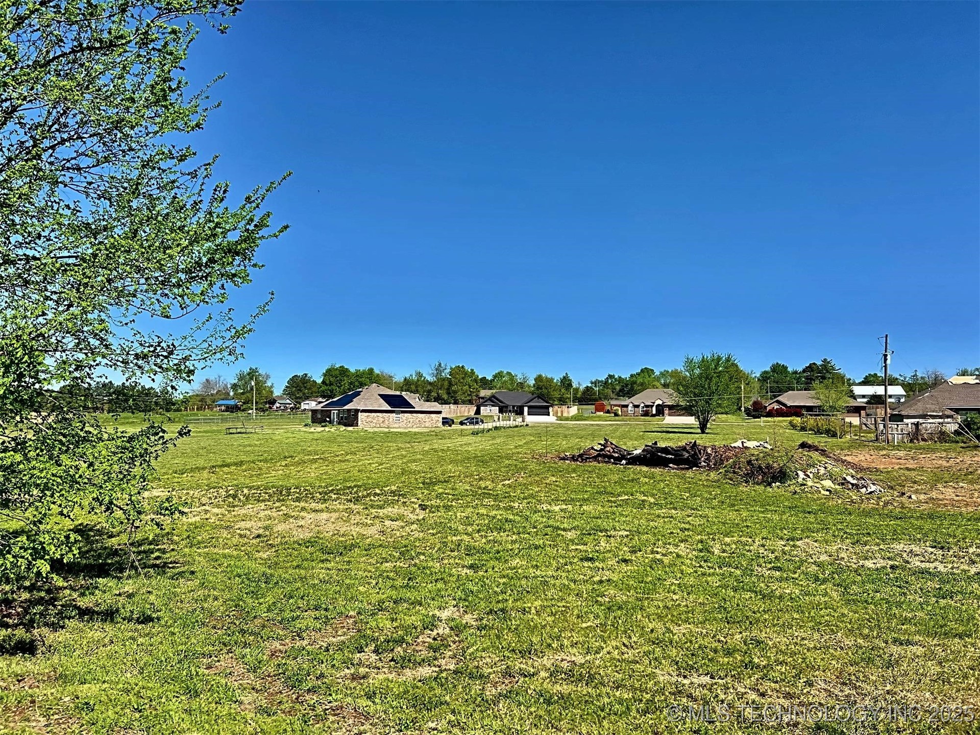 17530 W Tray Road Property Photo 4