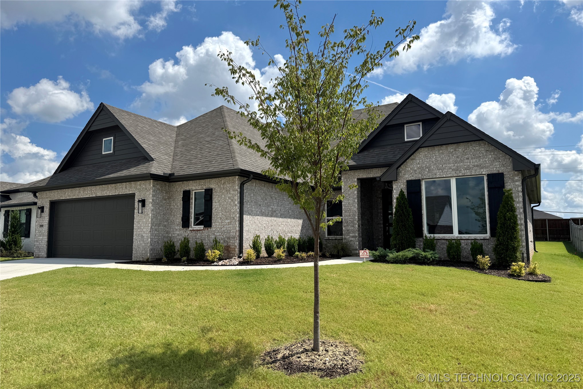 2919 S 8th Street Property Photo 1