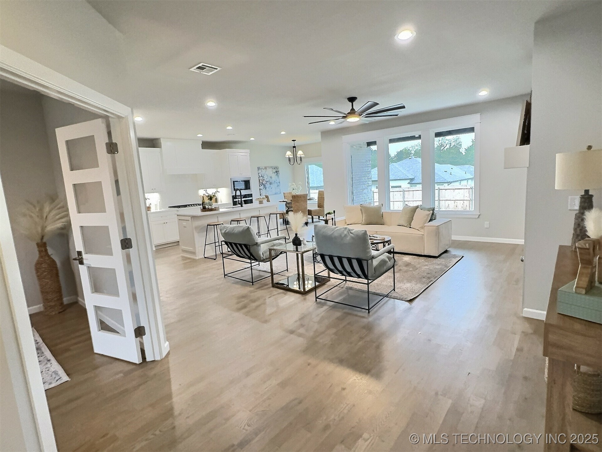 2919 S 8th Street Property Photo 2