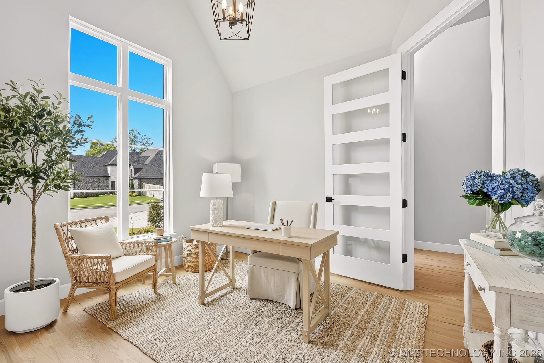 7119 S Tamarack Avenue Property Photo 3