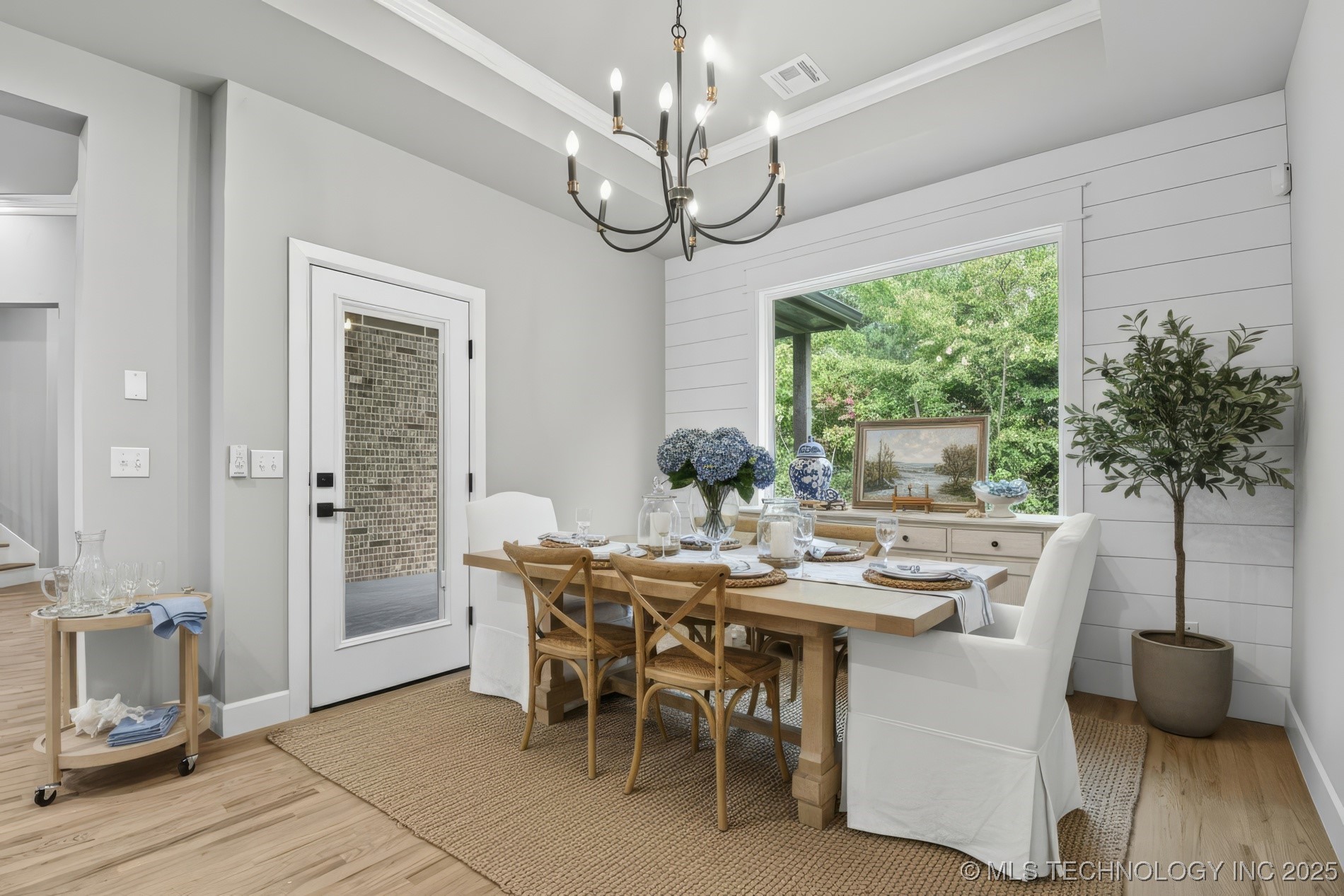 7119 S Tamarack Avenue Property Photo 6