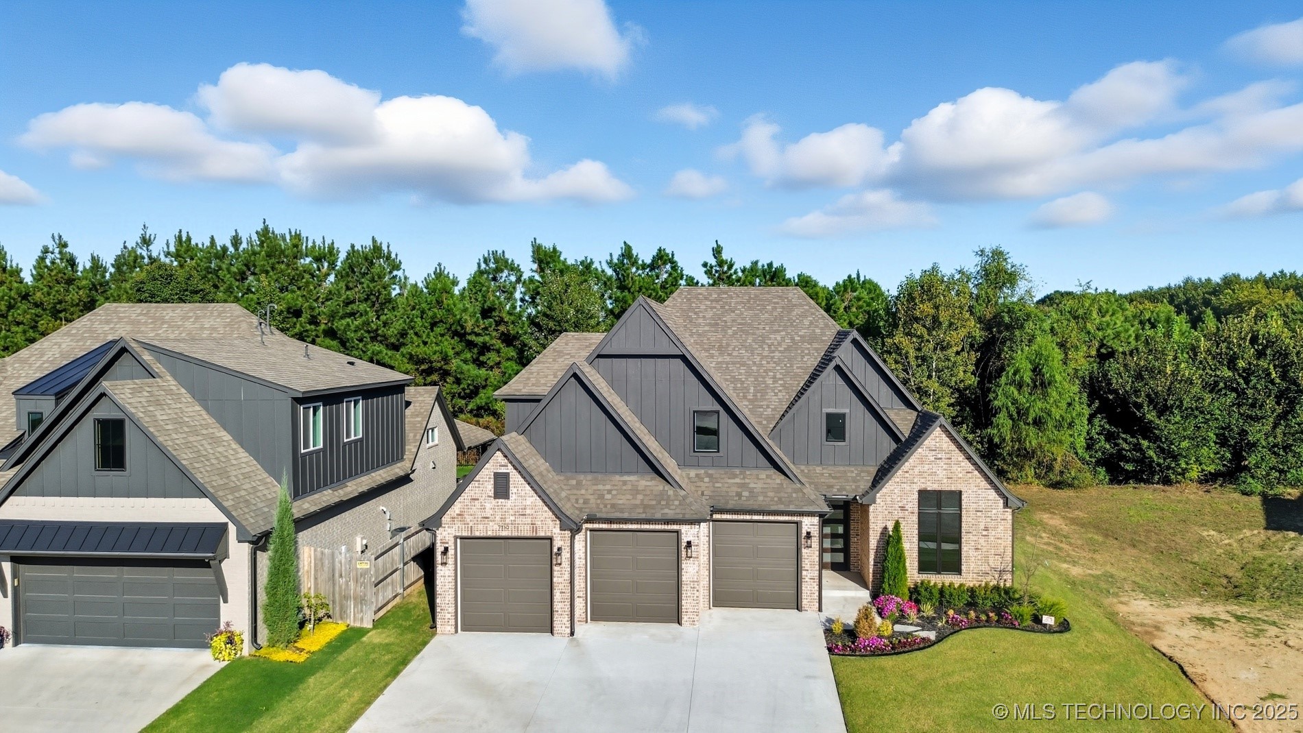 7119 S Tamarack Avenue Property Photo 8