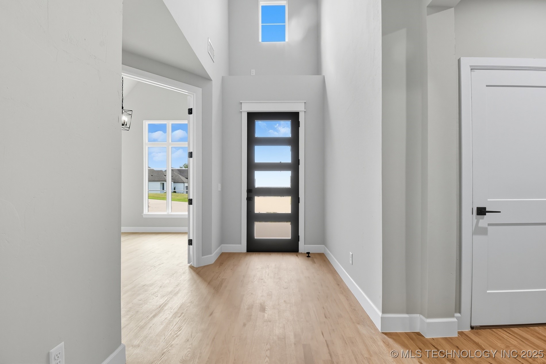 7119 S Tamarack Avenue Property Photo 12