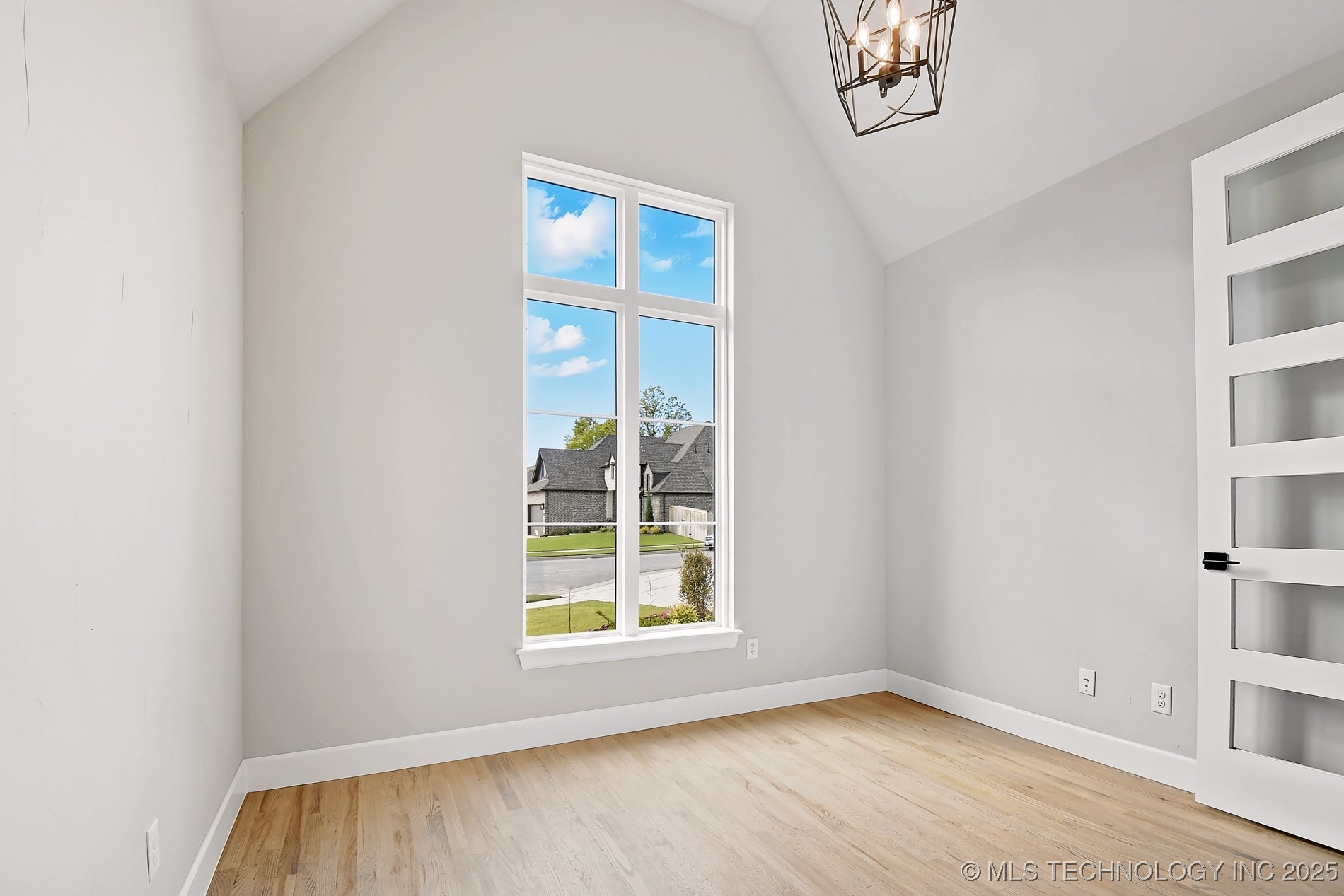 7119 S Tamarack Avenue Property Photo 14