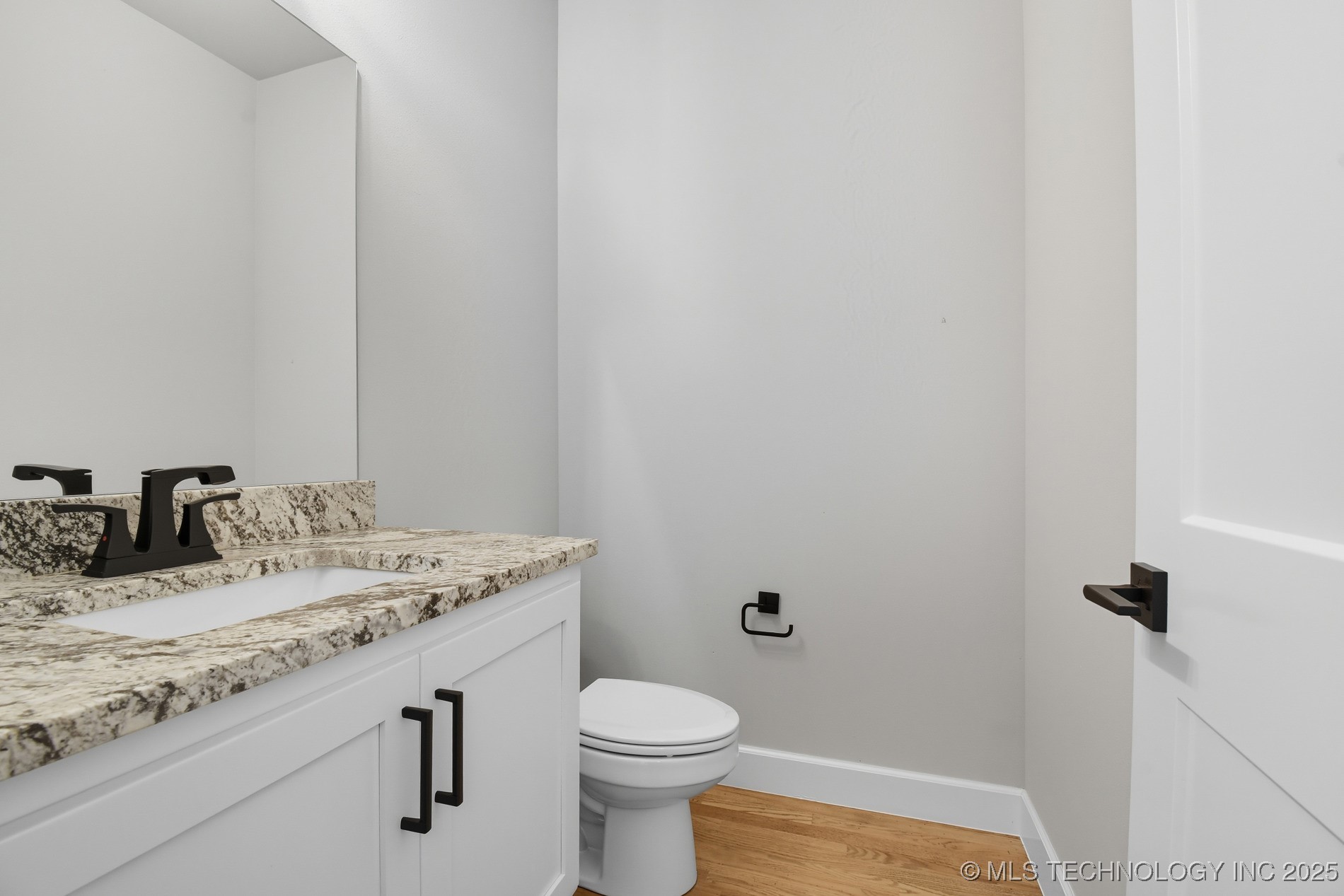 7119 S Tamarack Avenue Property Photo 15