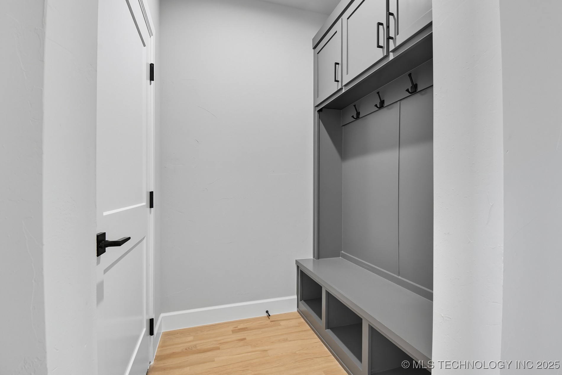 7119 S Tamarack Avenue Property Photo 16