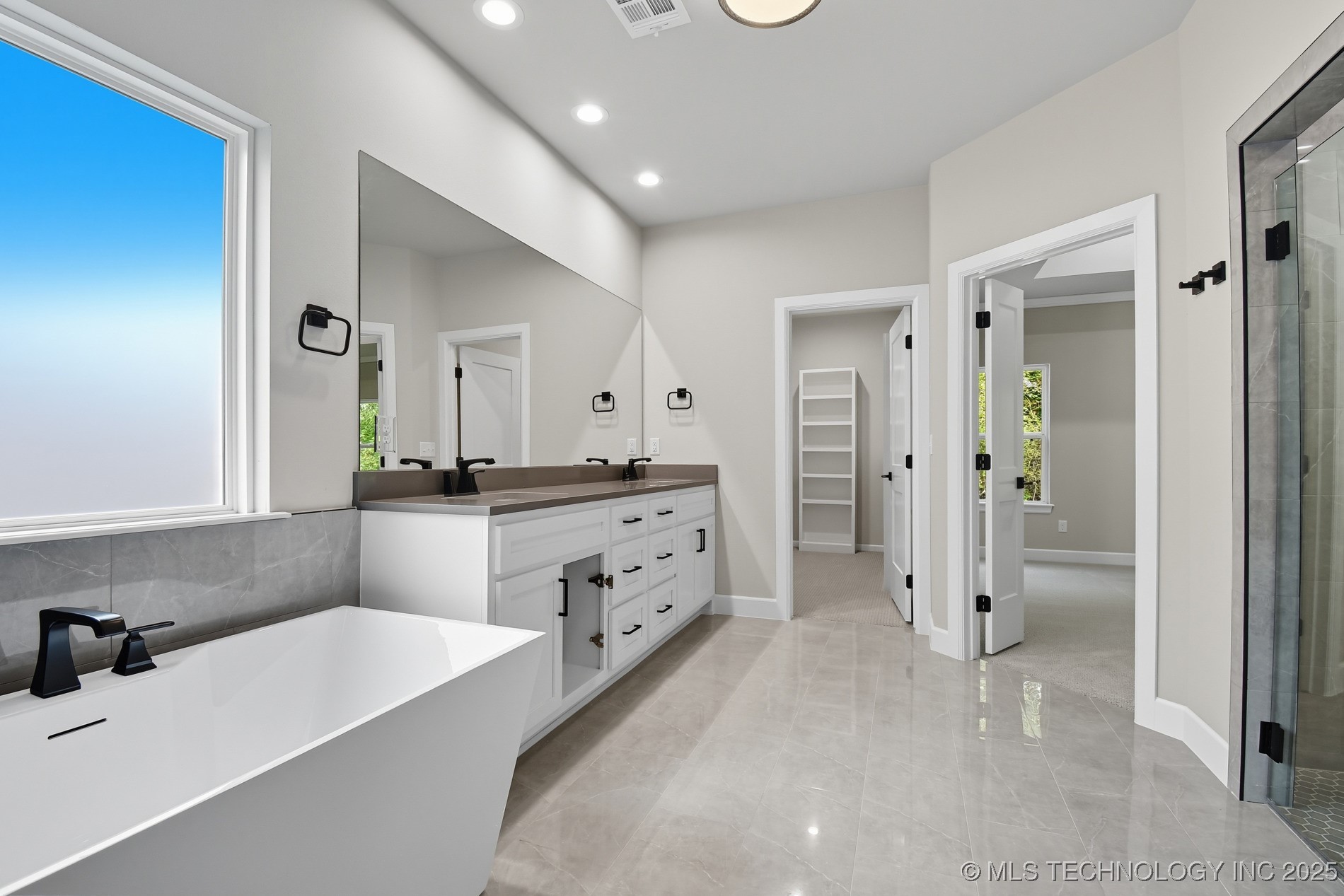 7119 S Tamarack Avenue Property Photo 29