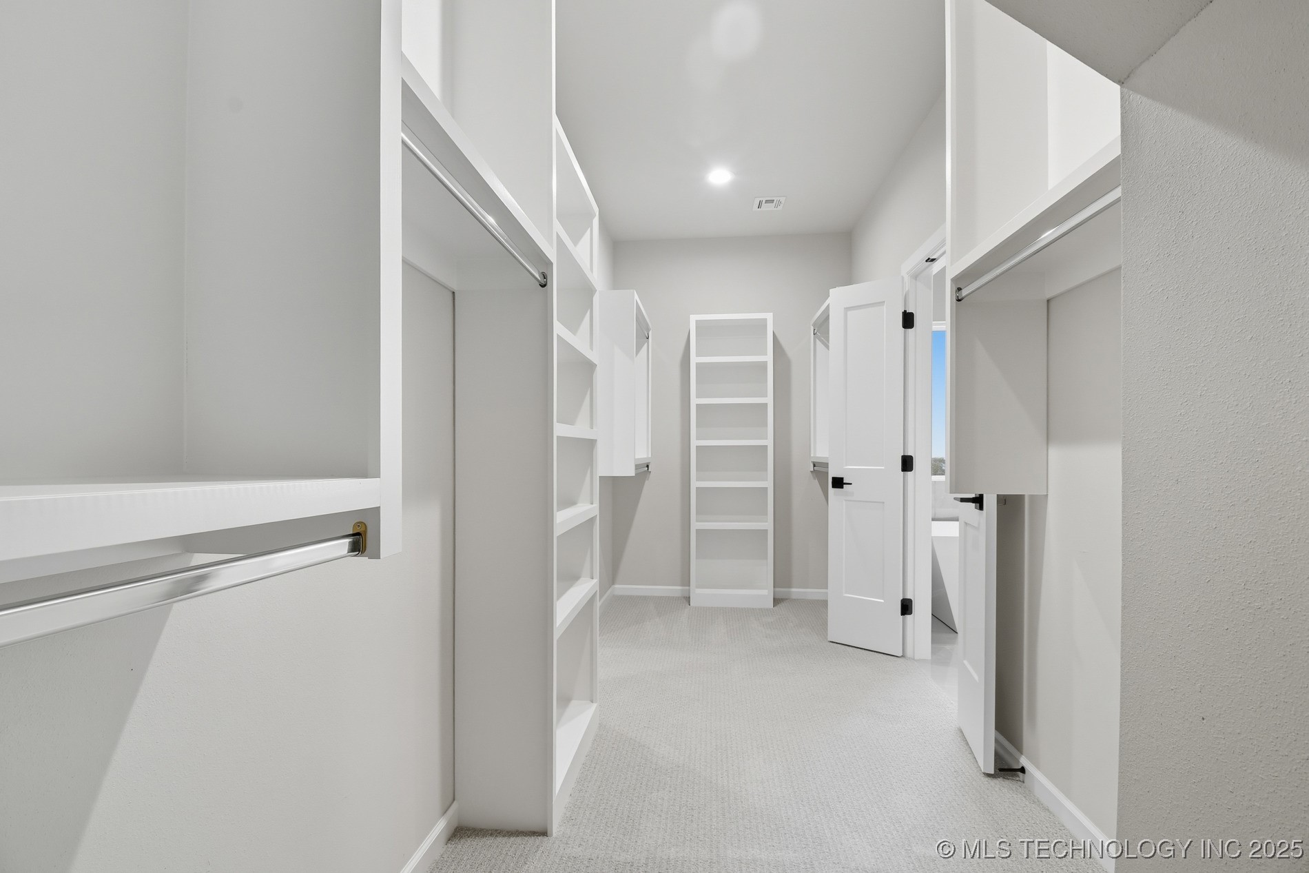 7119 S Tamarack Avenue Property Photo 30