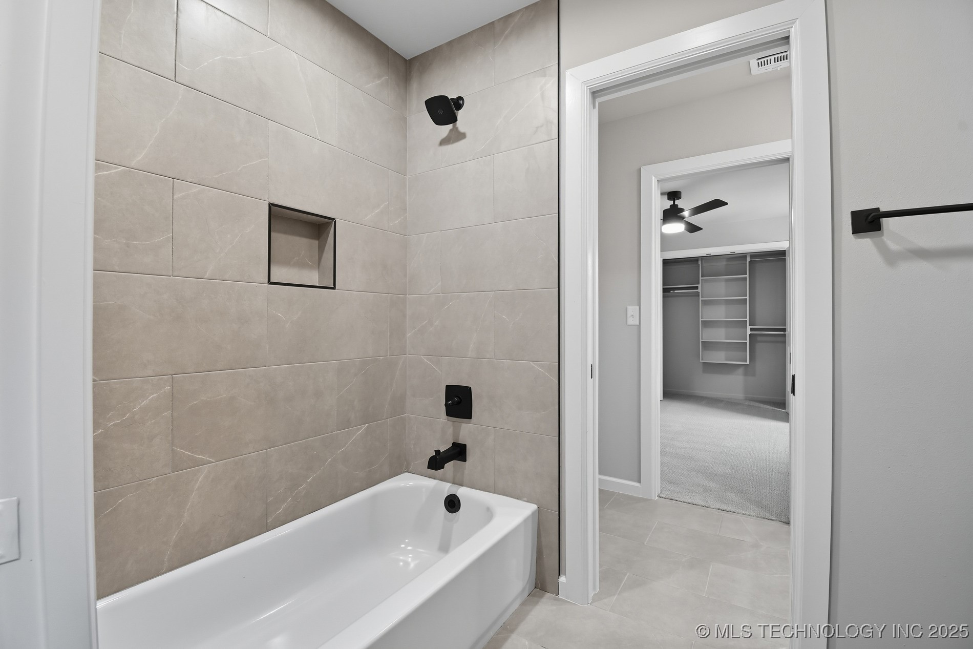 7119 S Tamarack Avenue Property Photo 37