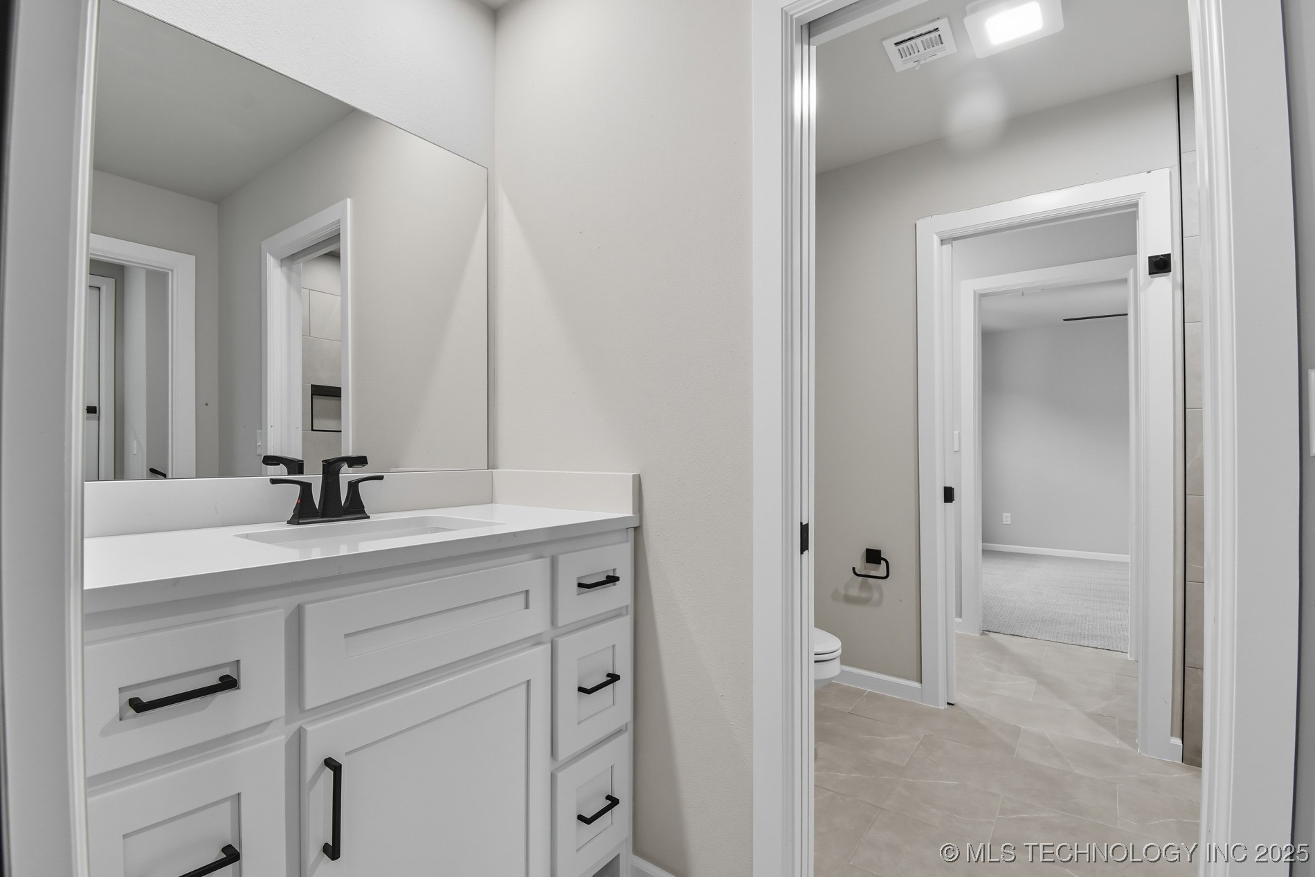 7119 S Tamarack Avenue Property Photo 38